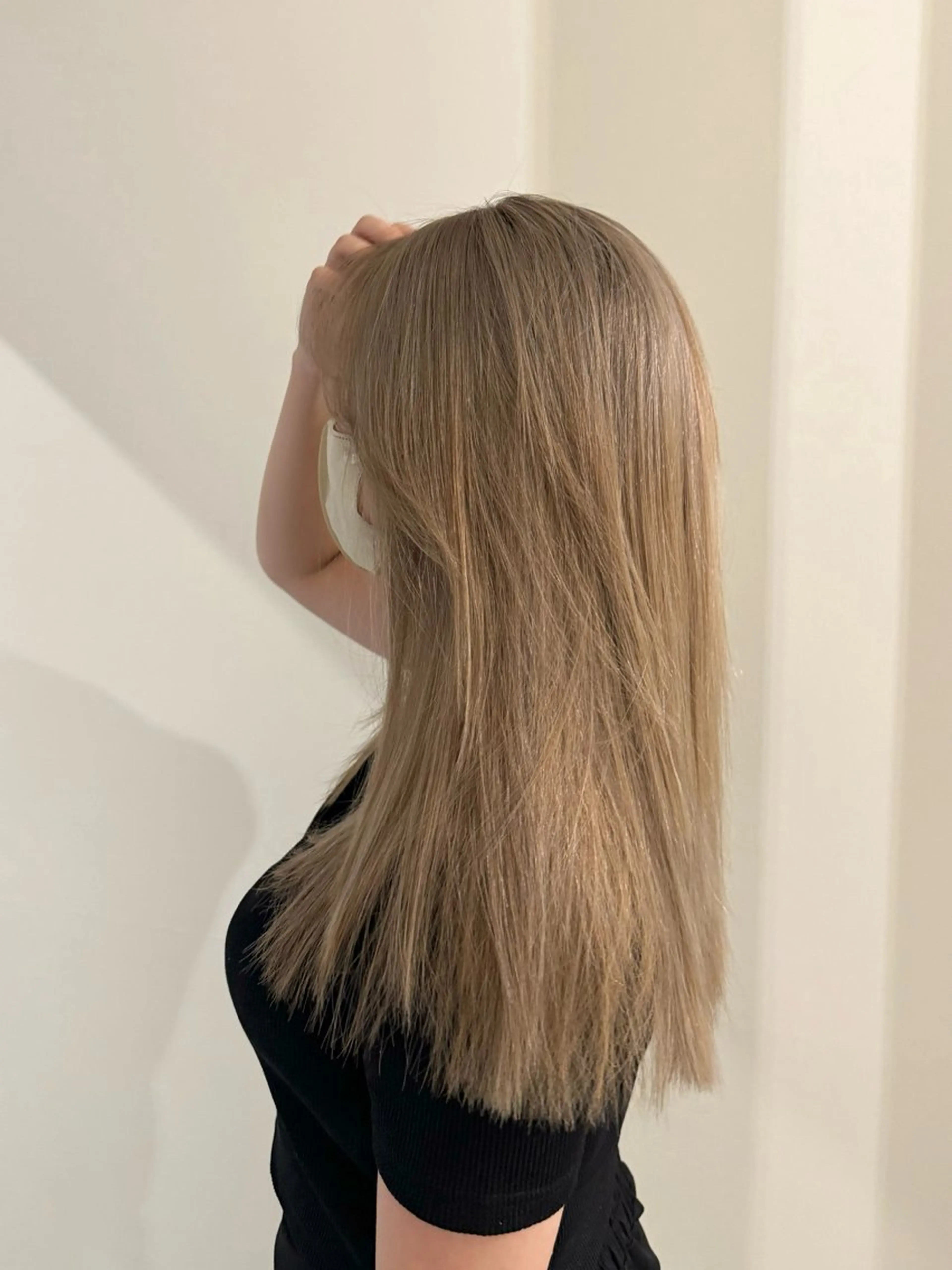 ロング カラー ブリーチ ブロンド 内沼 恵留菜のヘアスタイル