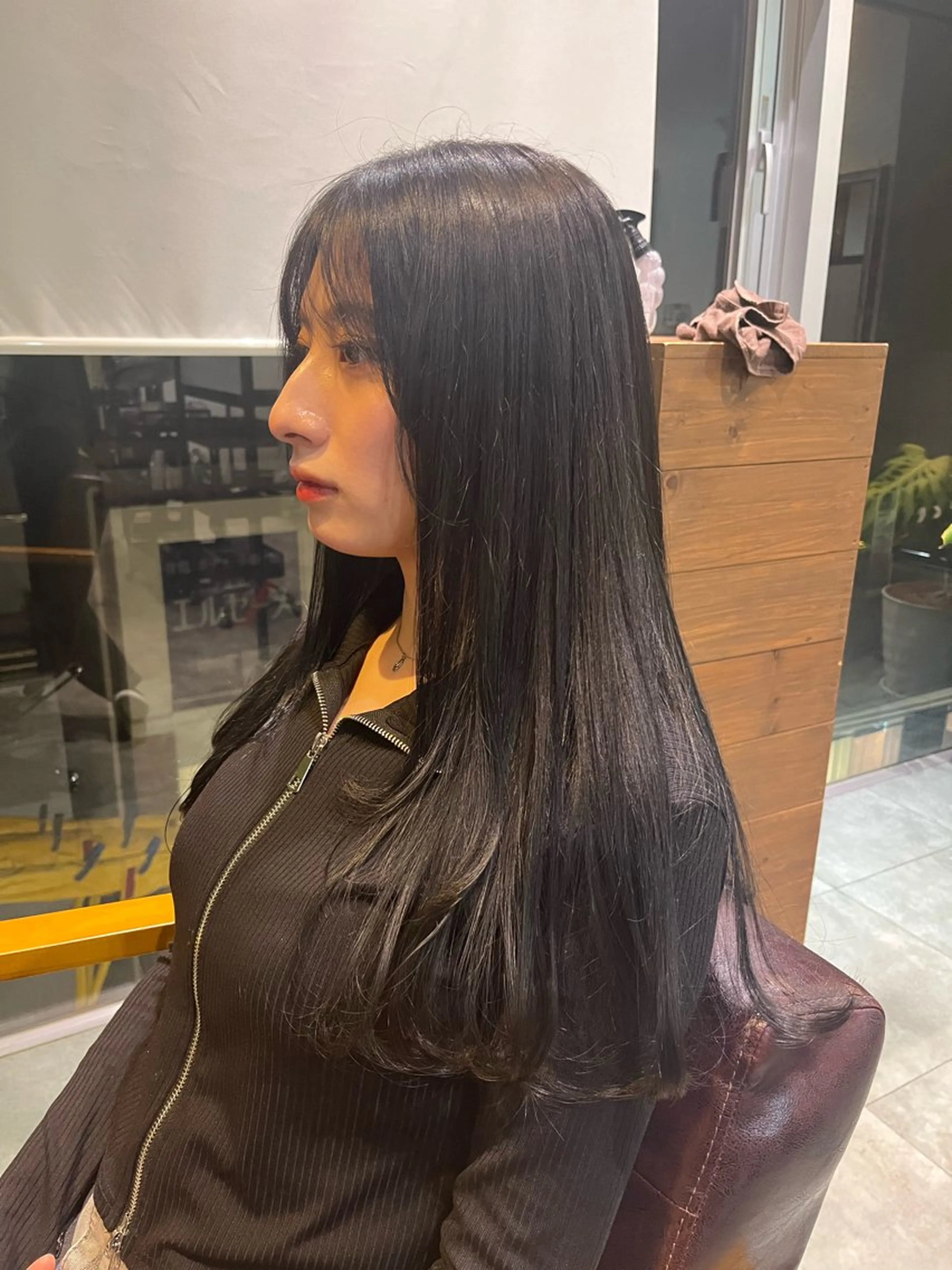 ロング 顔まわりレイヤー 顔周りカット レイヤーカット カット ヘアカラー hair salon loup所属・loup yunaのヘアスタイル