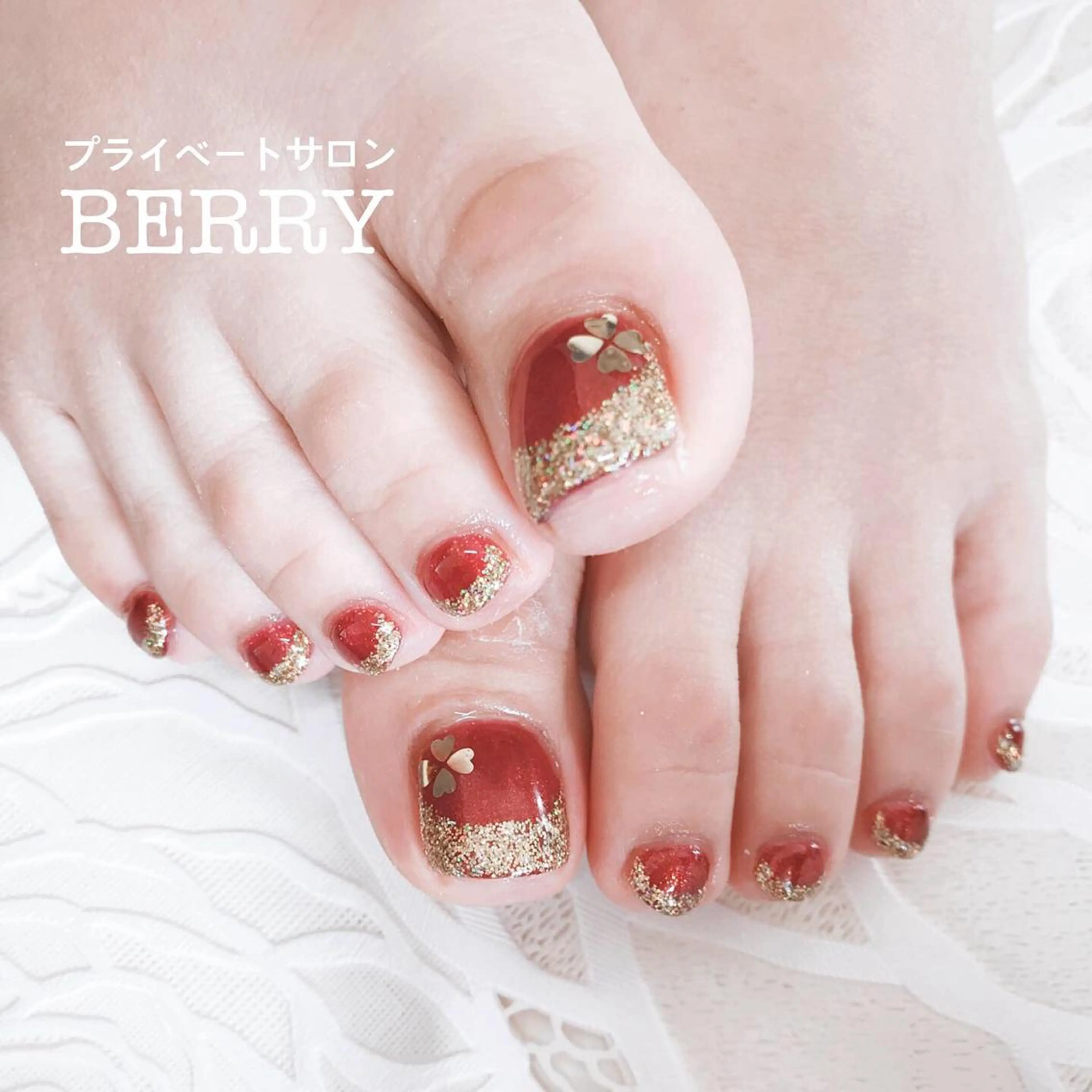 ネイル フットネイル フレンチネイル ラメ(グリッター) フットネイル プライベートサロン BERRY所属・プライベートサロン BERRYのエステ・リラクイメージ