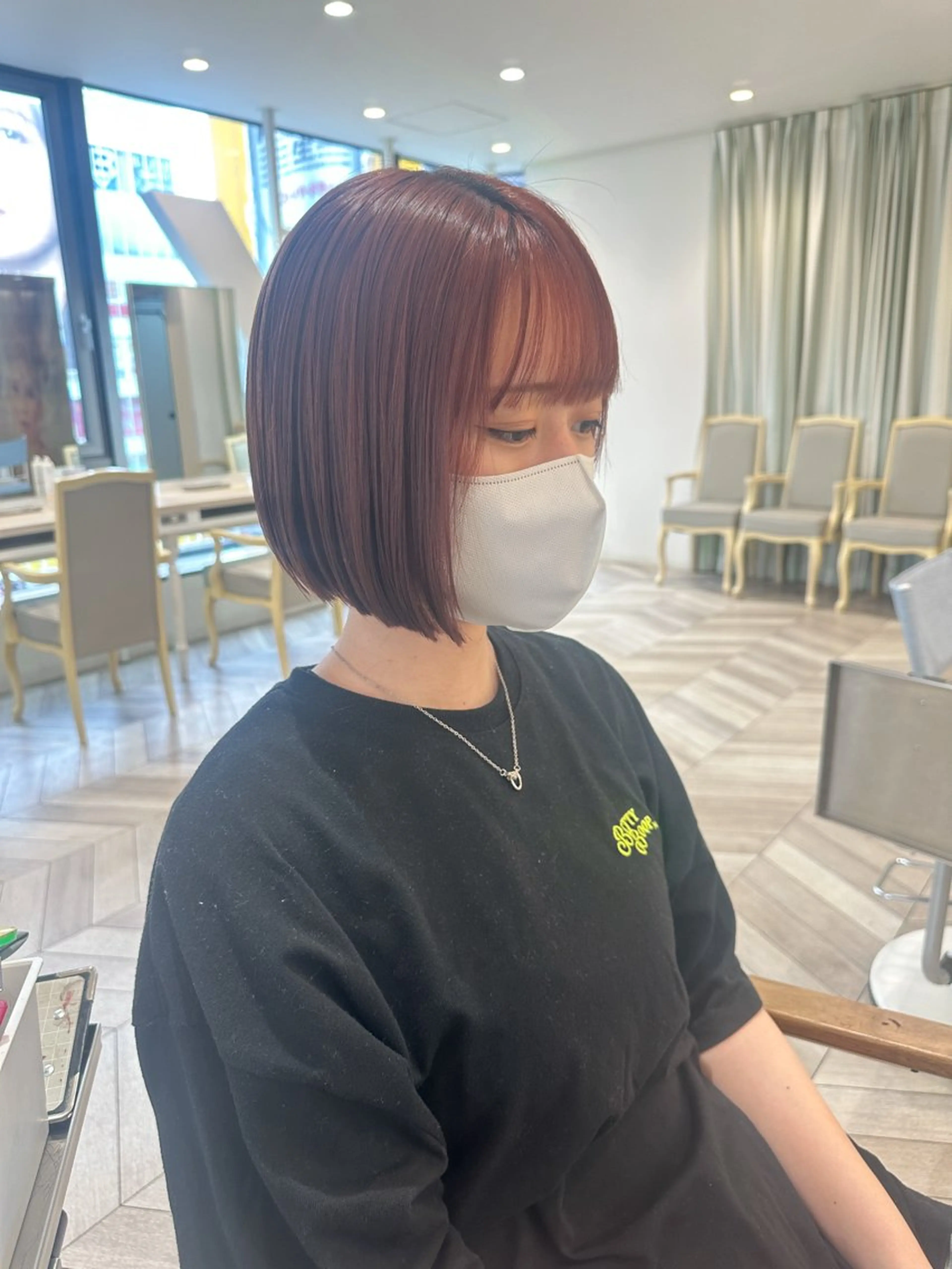 ショート ボブ カット ベージュ/インナー カラー🤍Rieのヘアスタイル