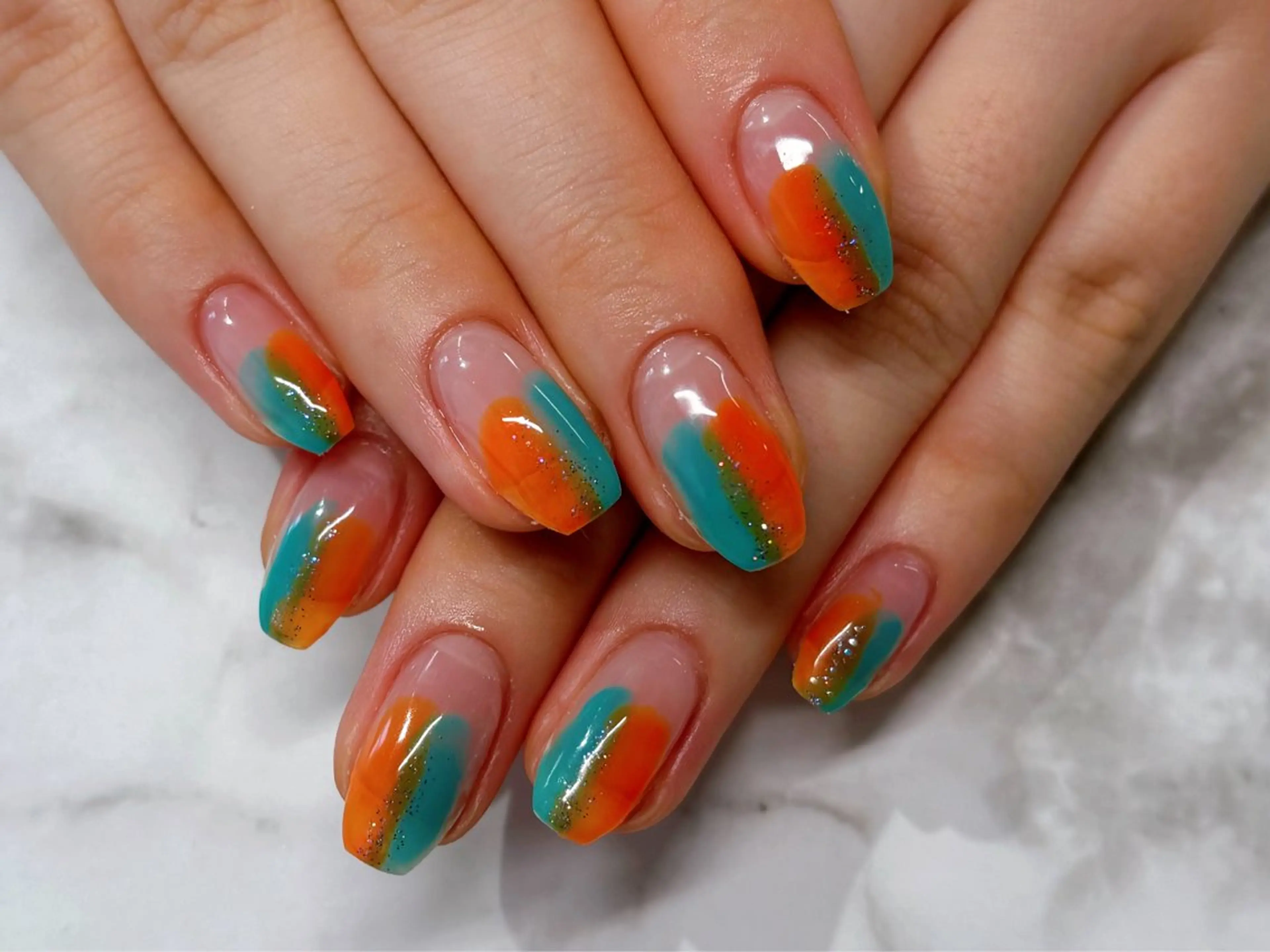 ネイル ブルー グリーン オレンジ シンプルネイル Lani🌈Nail Konatsuのネイルデザイン