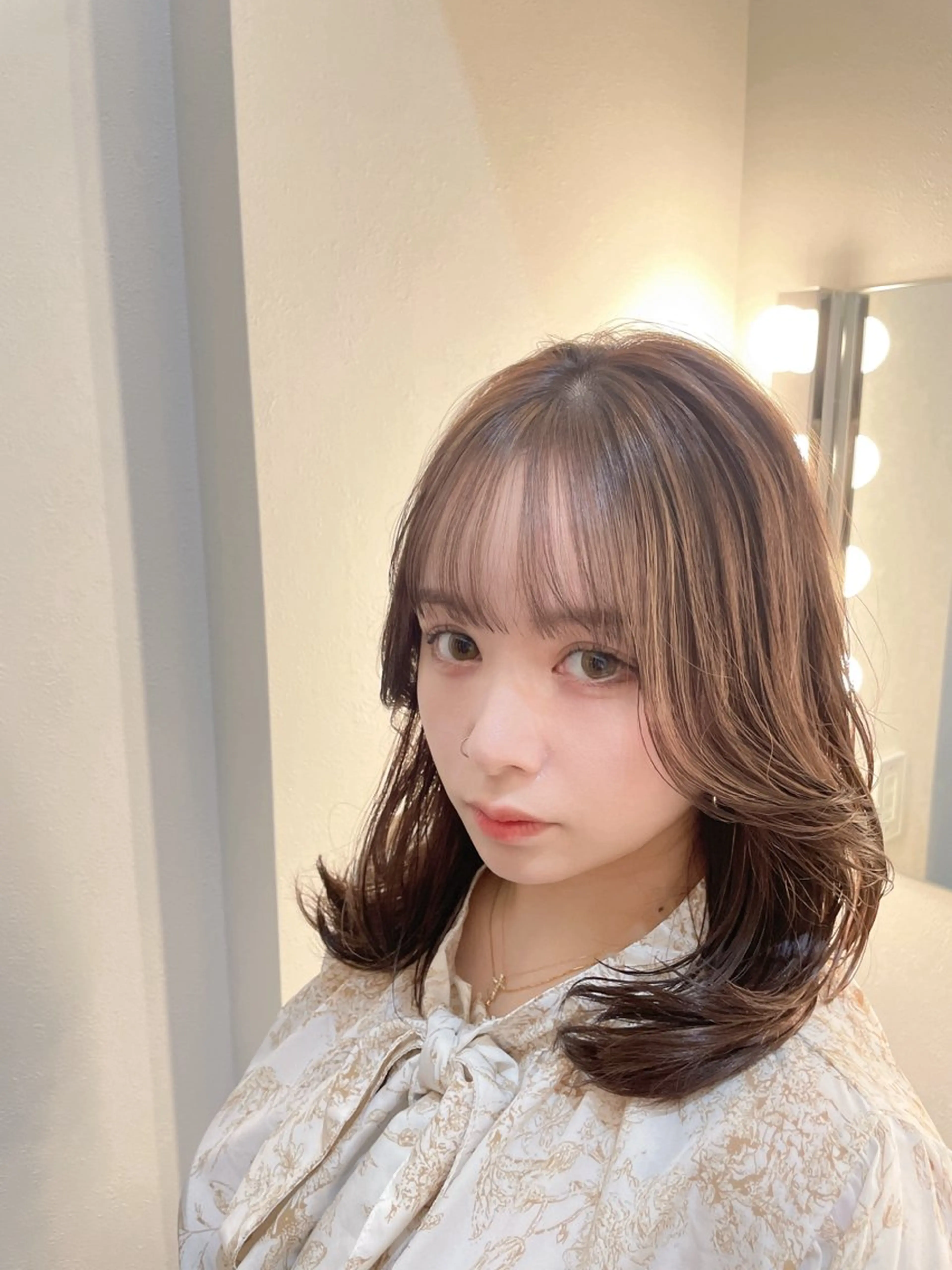 セミロング カラー 内田 穂乃香のヘアスタイル