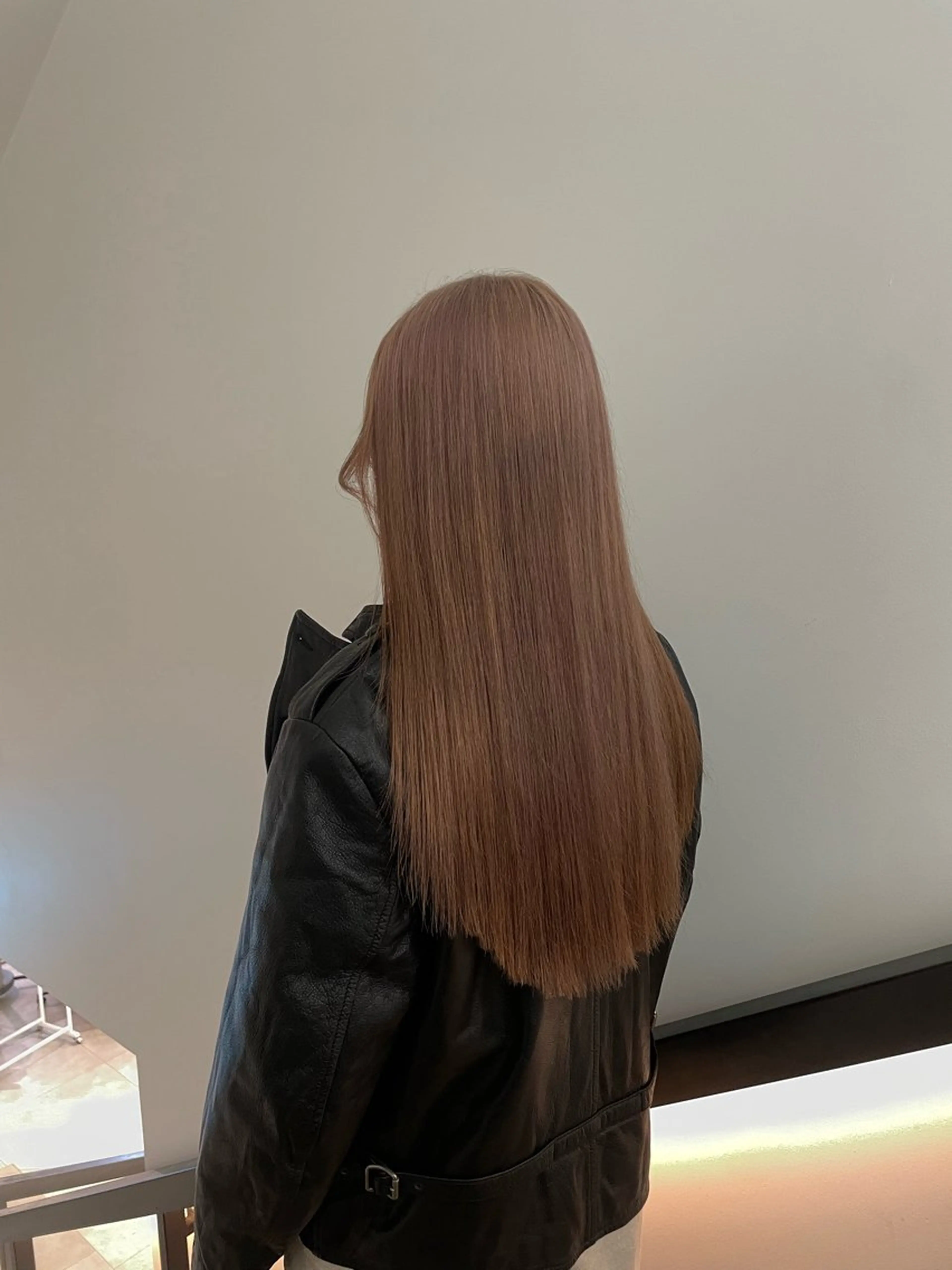 セミロング カラー ヘアカラー 🌟暖色系ハイトーン 🌟AIのヘアスタイル