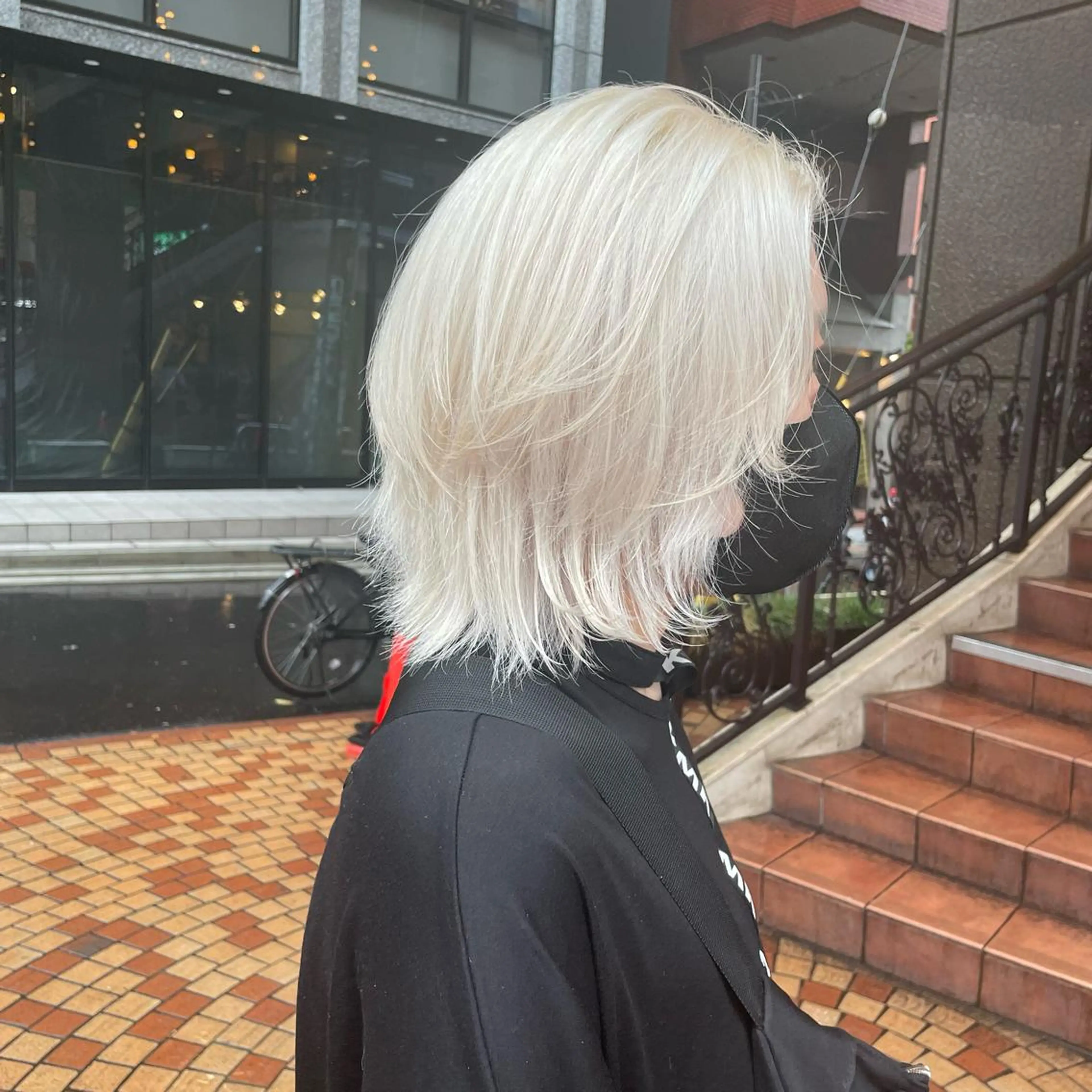 ミディアム カラー ホワイト&レイヤーカ ットエクステ長畠俊輔のヘアスタイル