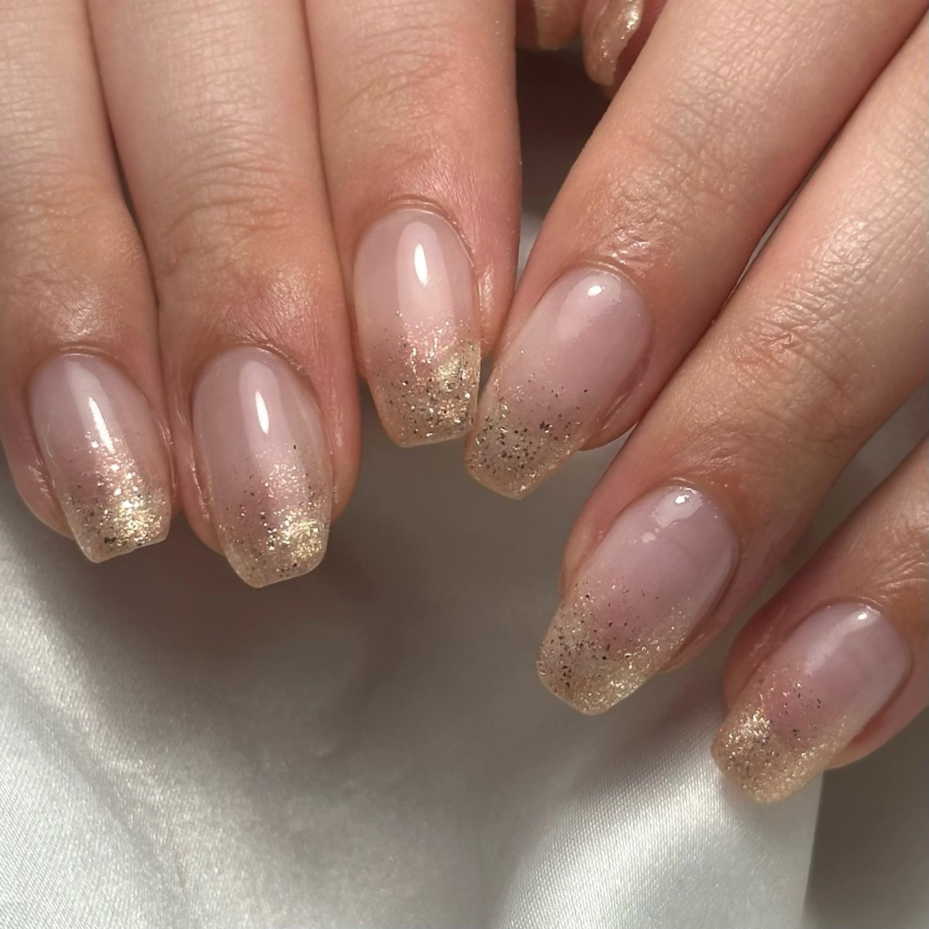 ネイル ゴールド ラメ(グリッター) ラメグラデーション Ray nail natsu🎀のネイルデザイン