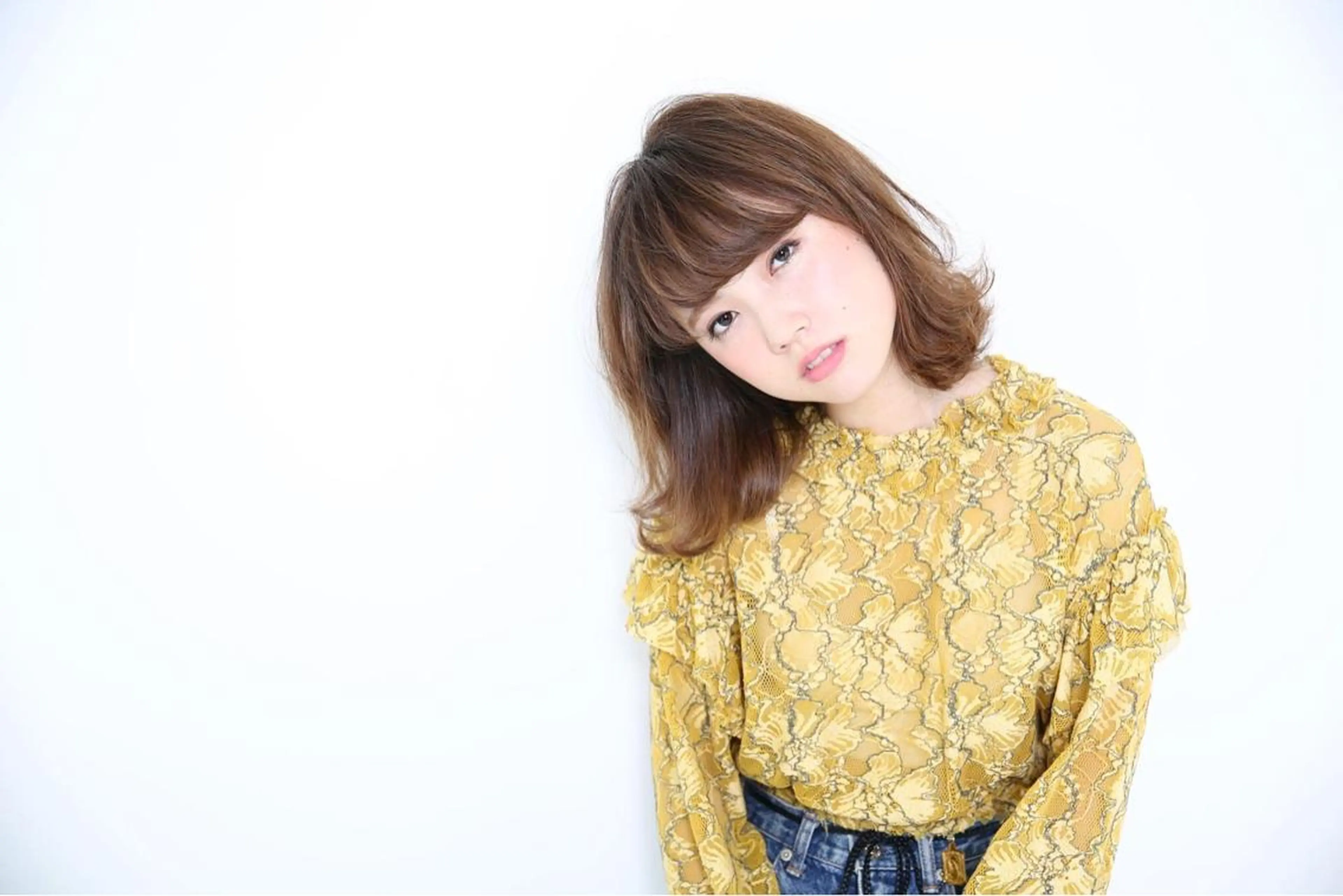 ミディアム ブリーチなしダブル/ レイヤーカット 小棹のヘアスタイル