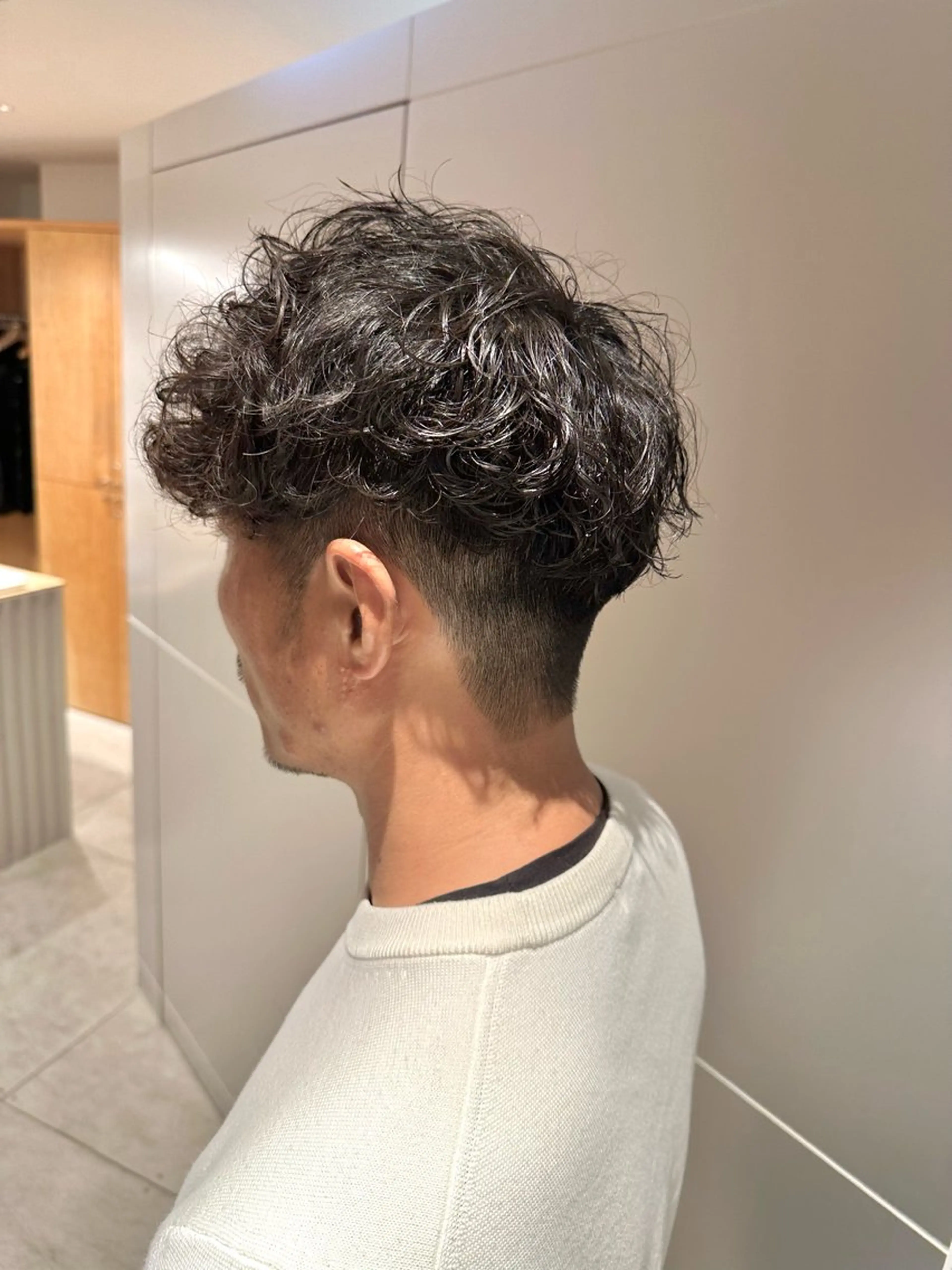 ミディアム パーマ メンズ スペインカール メンズパーマ達人/ フェード/イツキのヘアスタイル