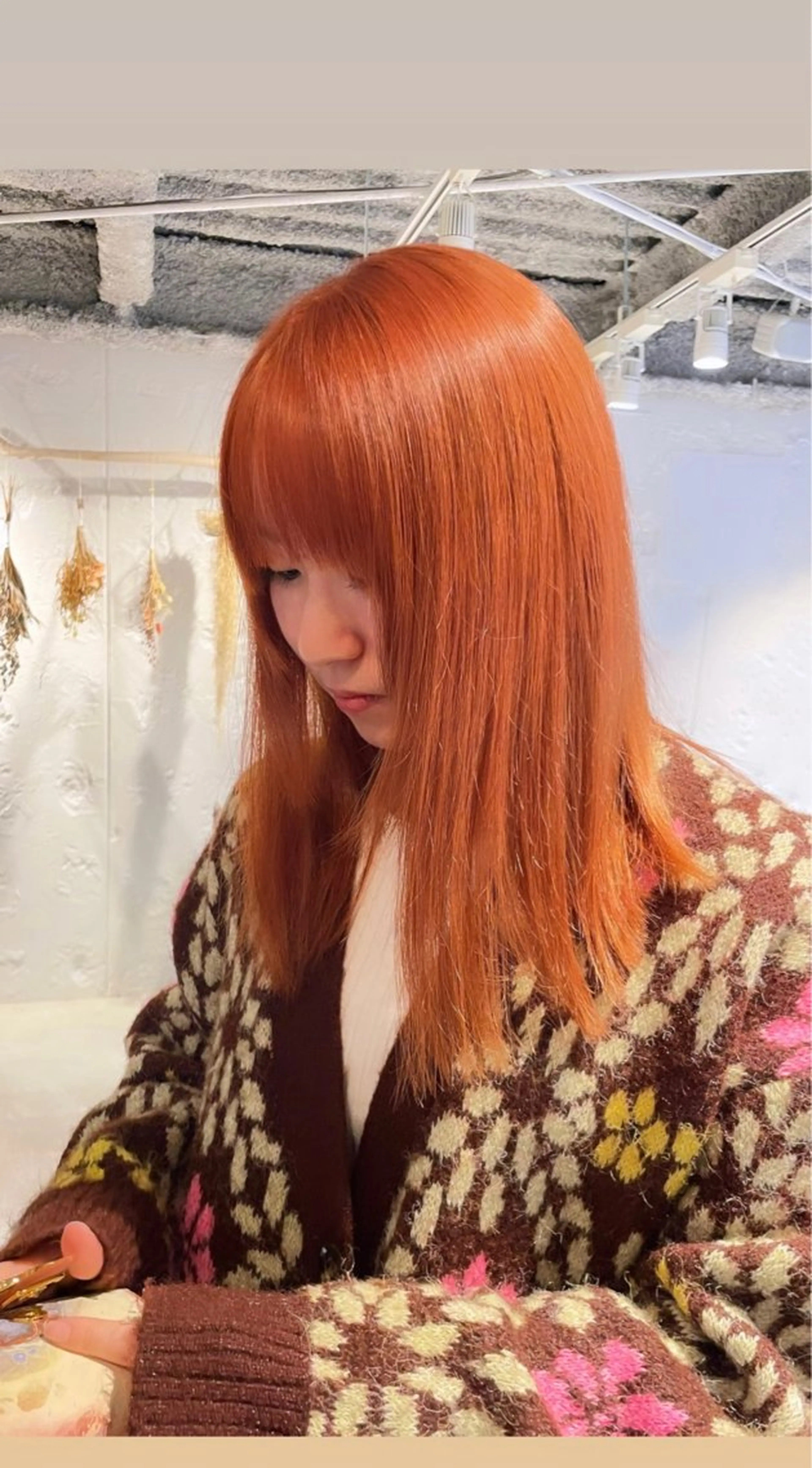 ミディアム カラー ミディアムパーマ ブリーチ ブリーチなしカラー オレンジ テラコッタ レイヤー×初 パーマ|hinakoのヘアスタイル