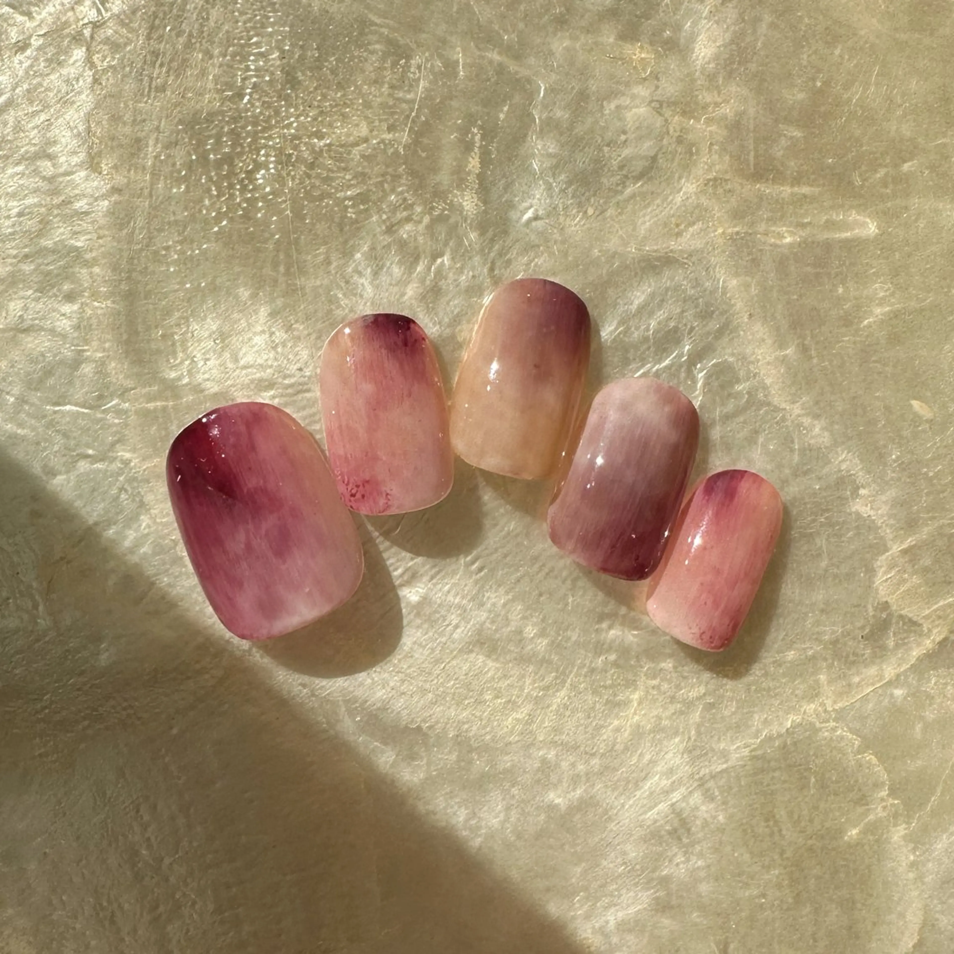 ネイル クリアネイル 氷ネイル・うるうるネイル 韓国ネイル ニュアンスネイル ぷっくりネイル 🪞KAPE NAIL 🪞のネイルデザイン