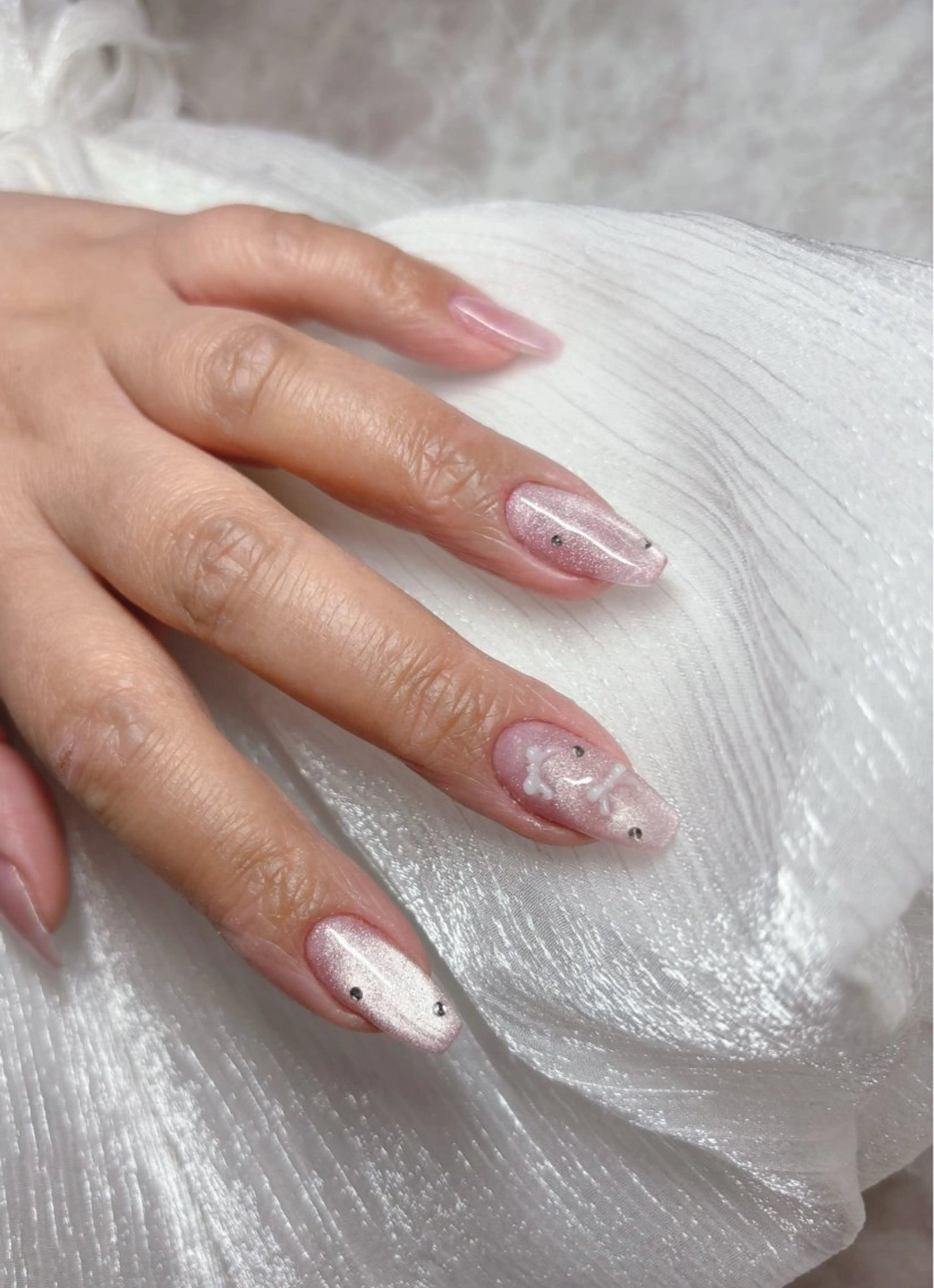 ネイル ガーリー キラキラネイル マグネットネイル ピンク リボン ハンドネイル Shanti所属・Shanti🩵 NARITAのネイルデザイン