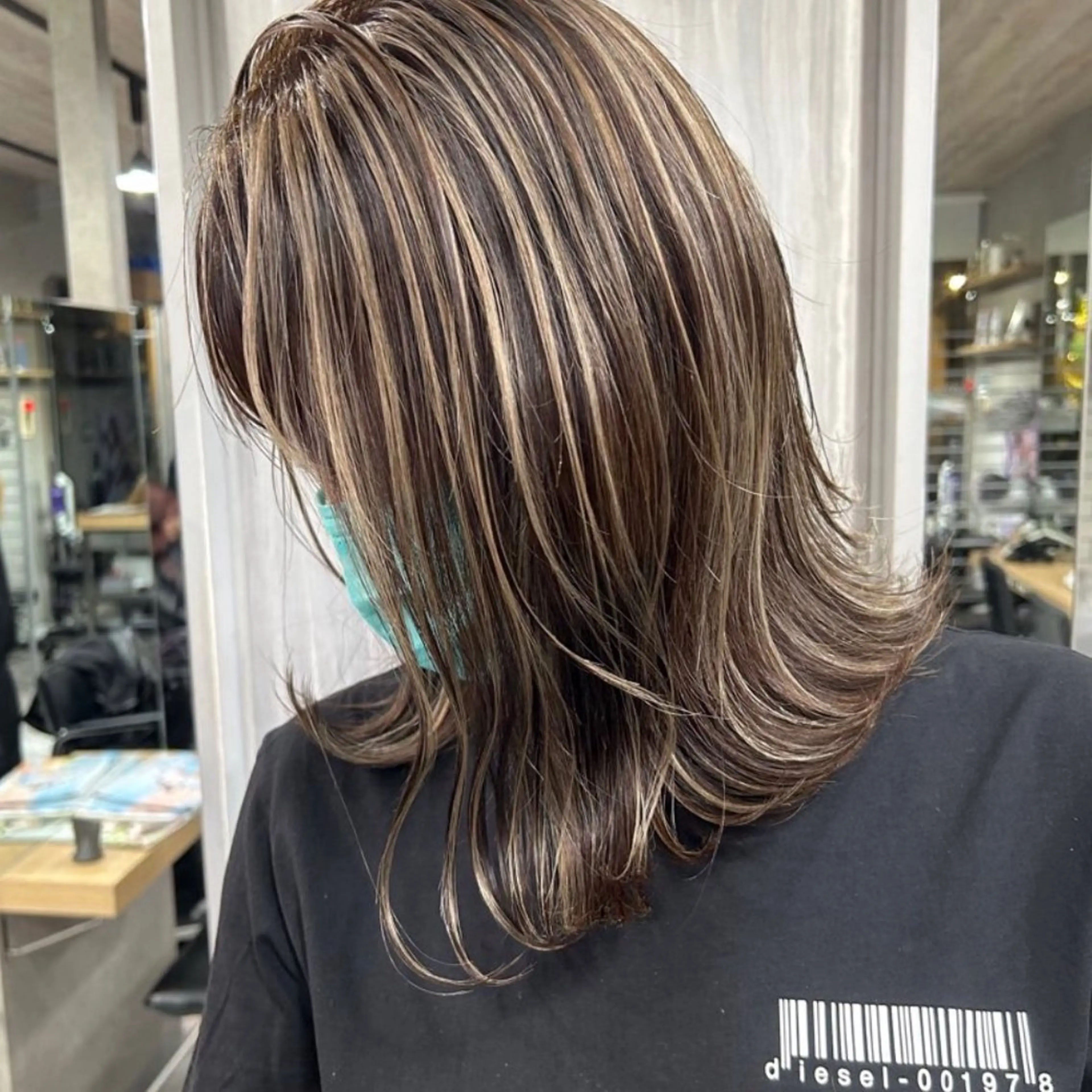 ミディアム カラー ヘアカラー REDEAL ope.所属・きったん／ハイライト レイヤーカットのヘアスタイル