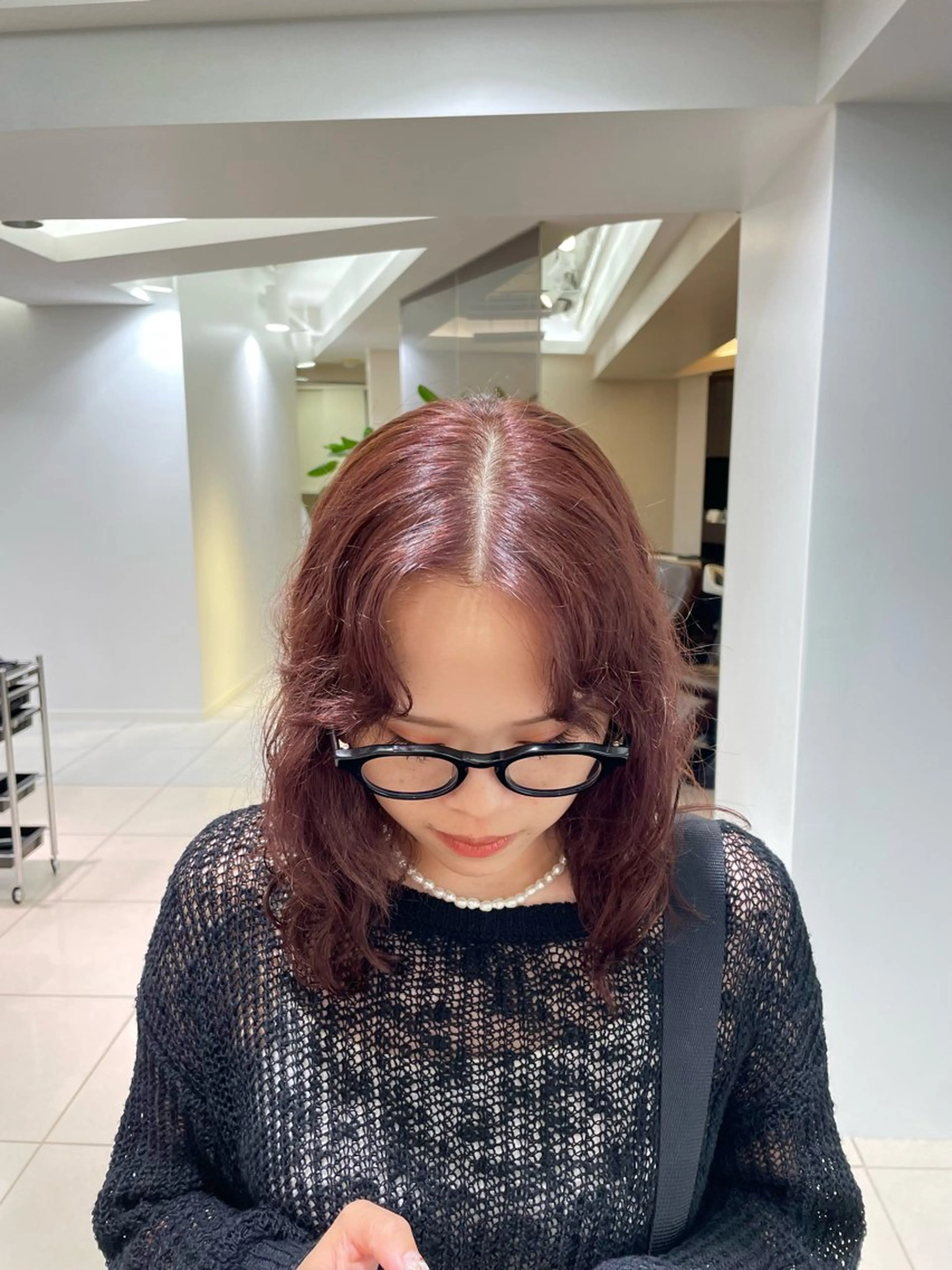 ミディアム カラー ブリーチ ブリーチなしカラー 小池 夏生のヘアスタイル