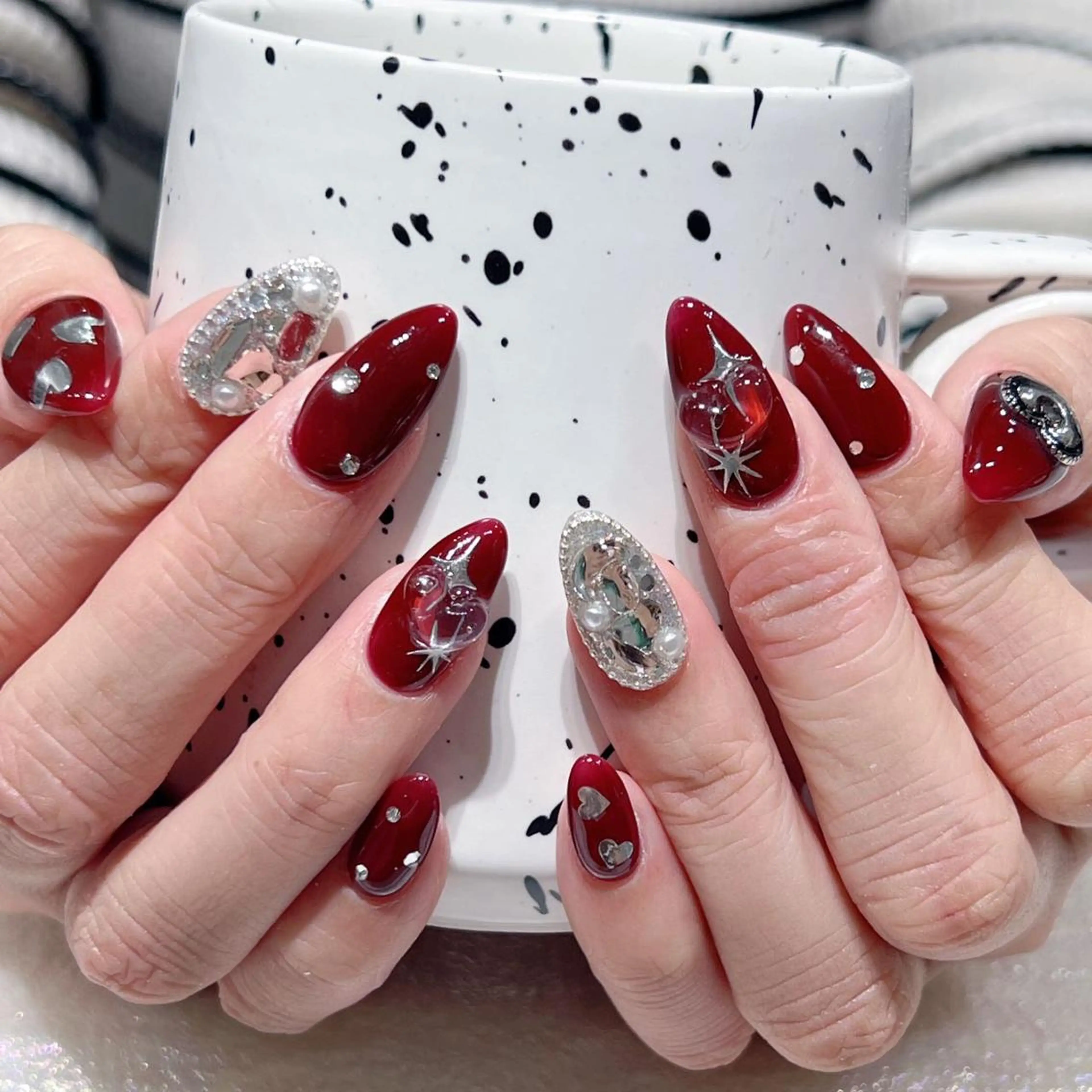 ネイル ハンドネイル Queens テイのネイルデザイン