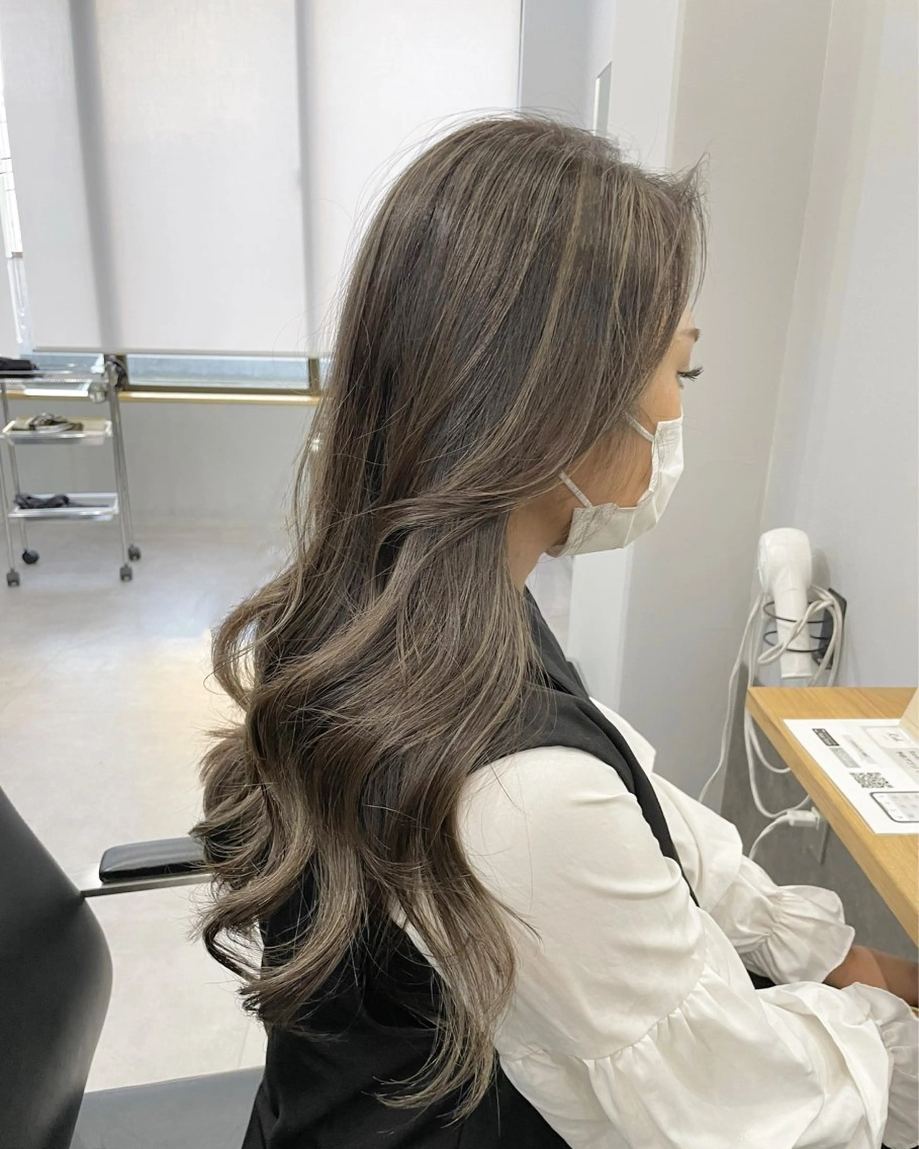 ロング カラー ヘアカラー ミルクティーベージュ ❤︎レイヤー　MIAのヘアスタイル