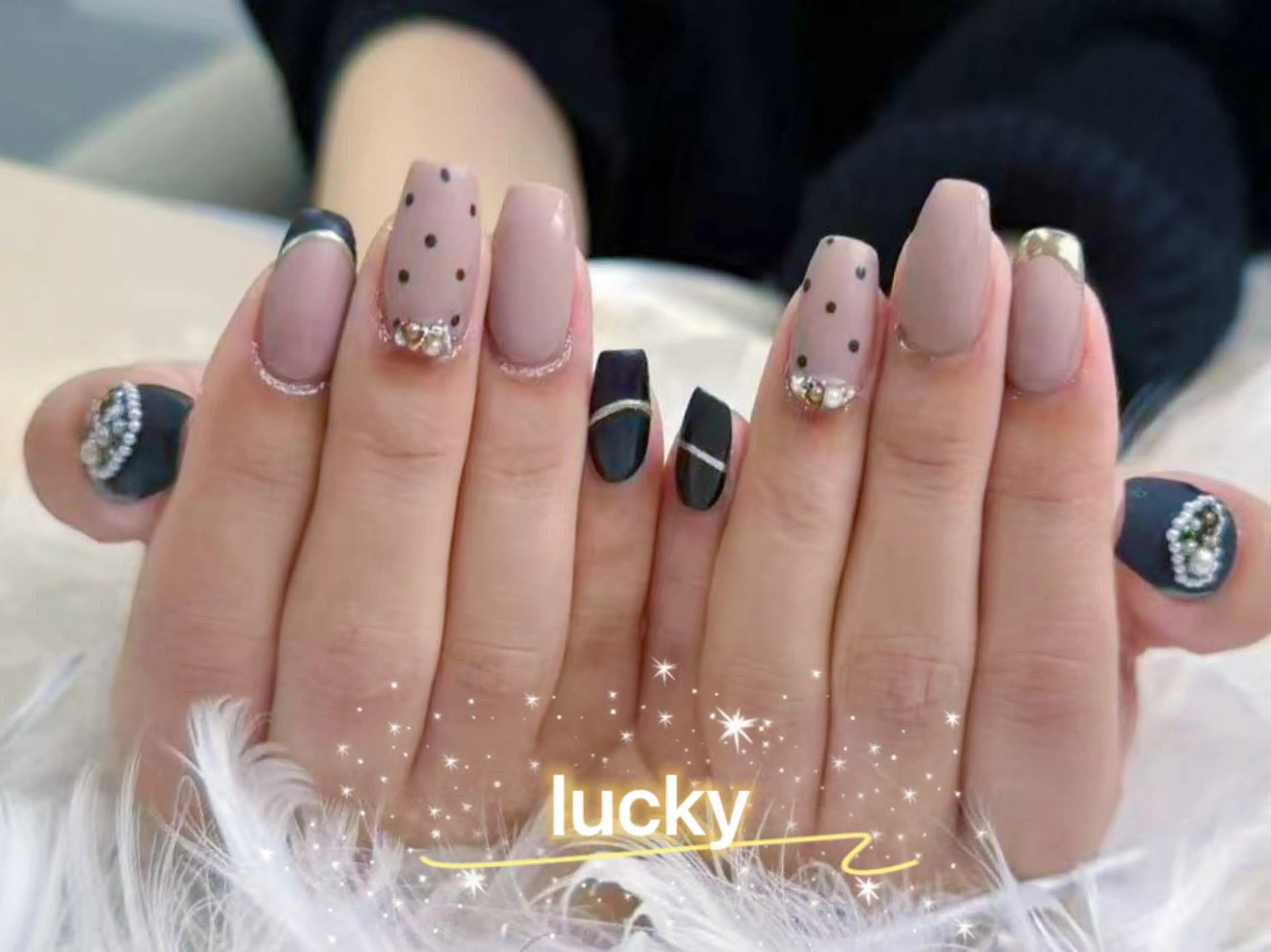 ネイル アートネイル チークネイル 長さ出し フットネイル ジェルネイル ハンドネイル ハンドケア ラッキーネイルサロン 西川口東口店のネイルデザイン