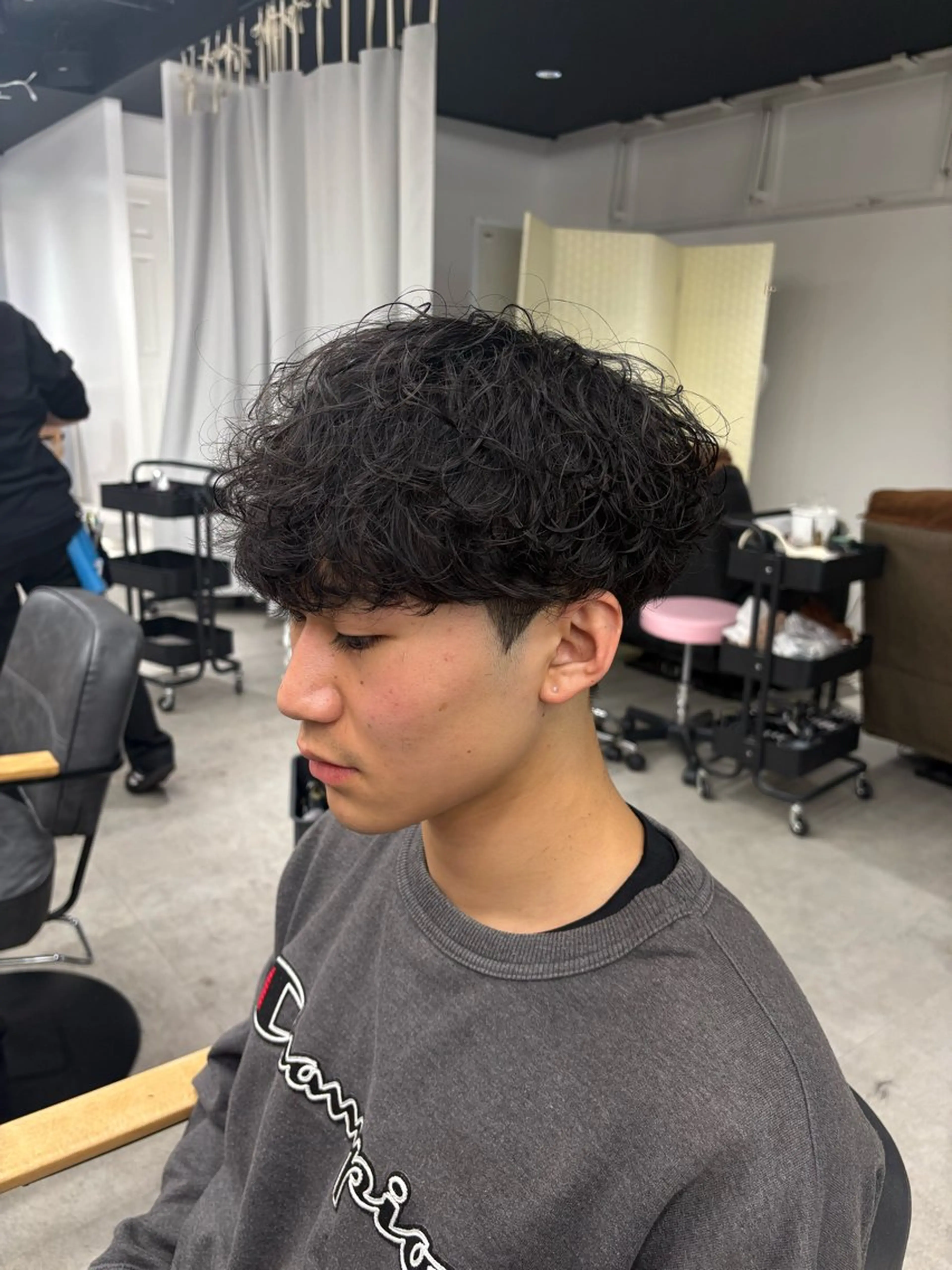 ショート パーマ メンズ メンズパーマ プードルパーマ 学生（メンズ向け） 波巻きパーマ 学生 カット パーマ シャドウパーマ/ ルーズパーマ/メンズのヘアスタイル