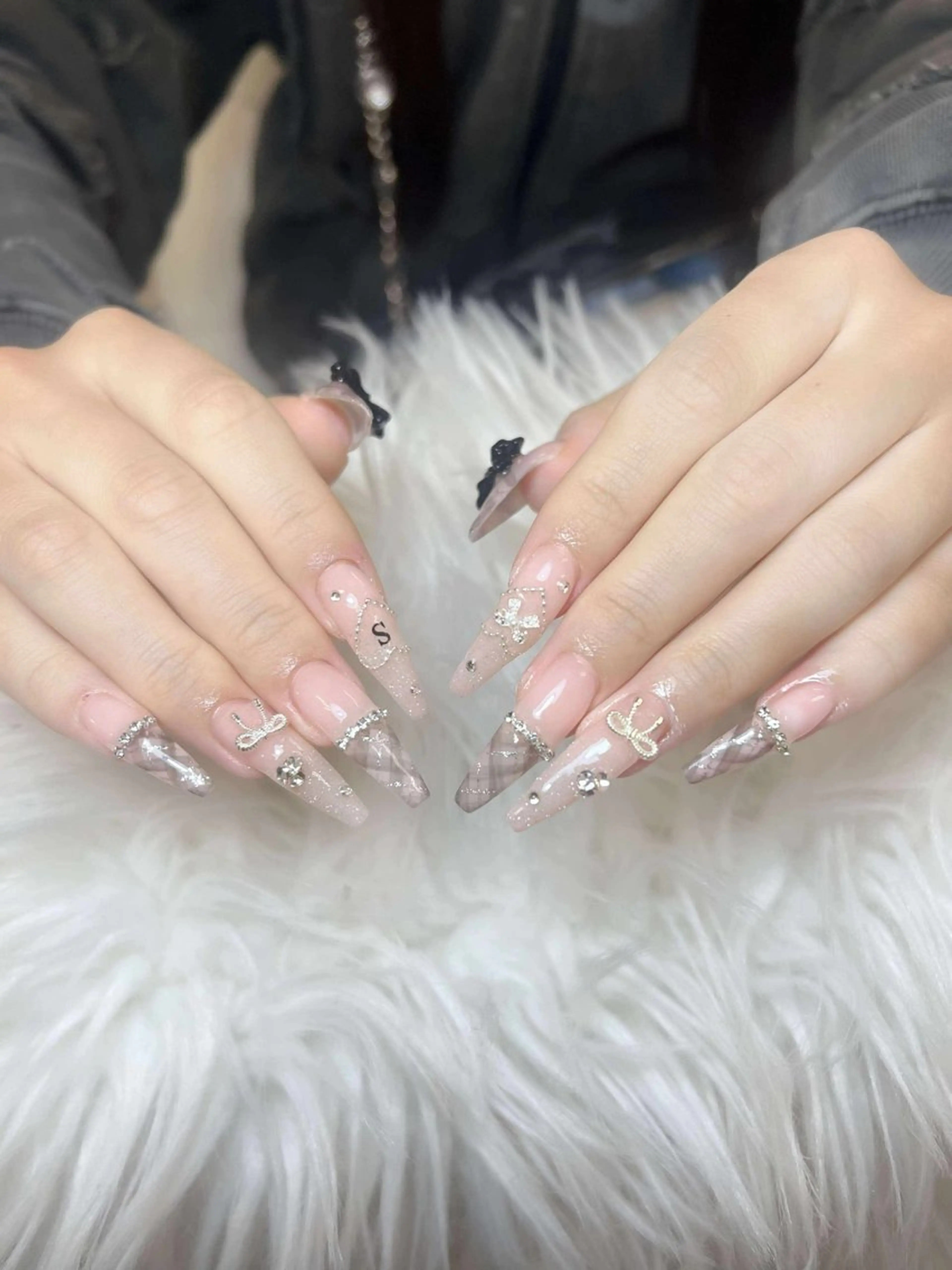 ネイル アートネイル オーロラネイル チークネイル 長さ出し フットネイル ハンドネイル フットネイル ハンドケア Noiranail_ studio川越西口のネイルデザイン