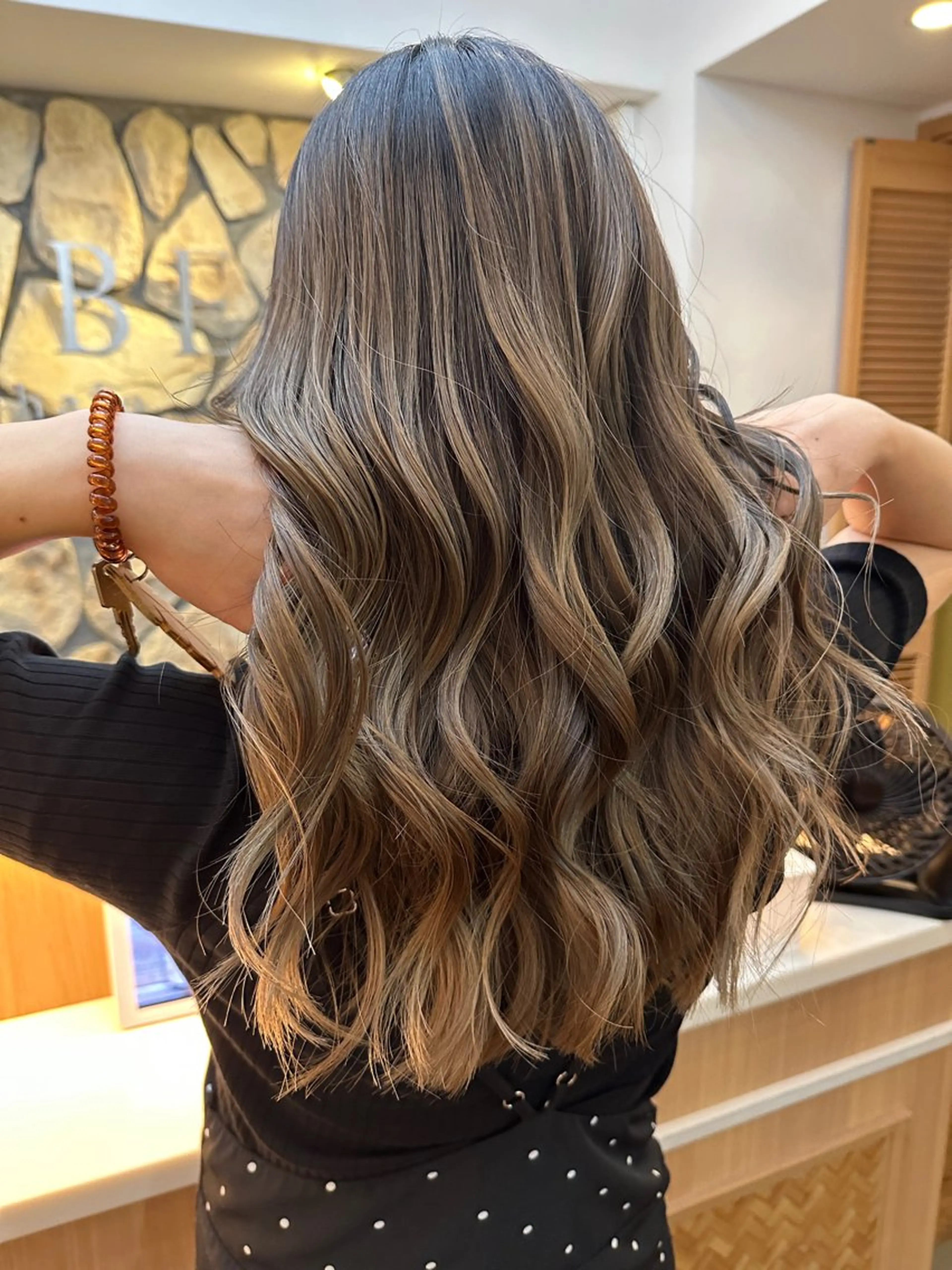 セミロング カラー eL HAIR SALON なんば店所属・ブリーチカラー特化 /焼田貴明のヘアスタイル