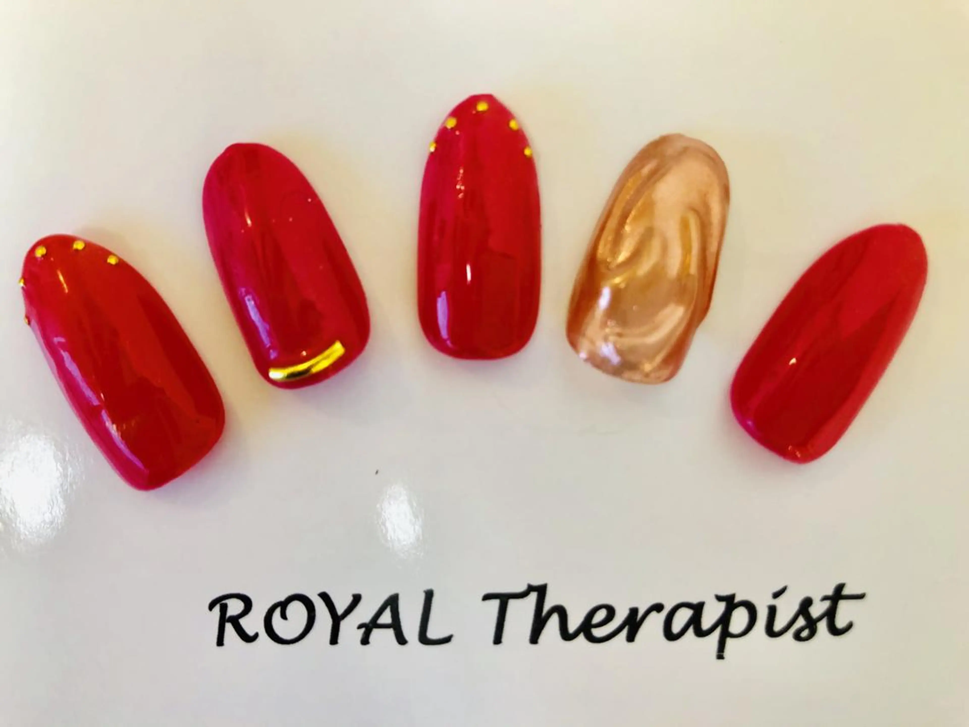 ネイル 【尾下】 ロイヤル•セラピストのネイルデザイン