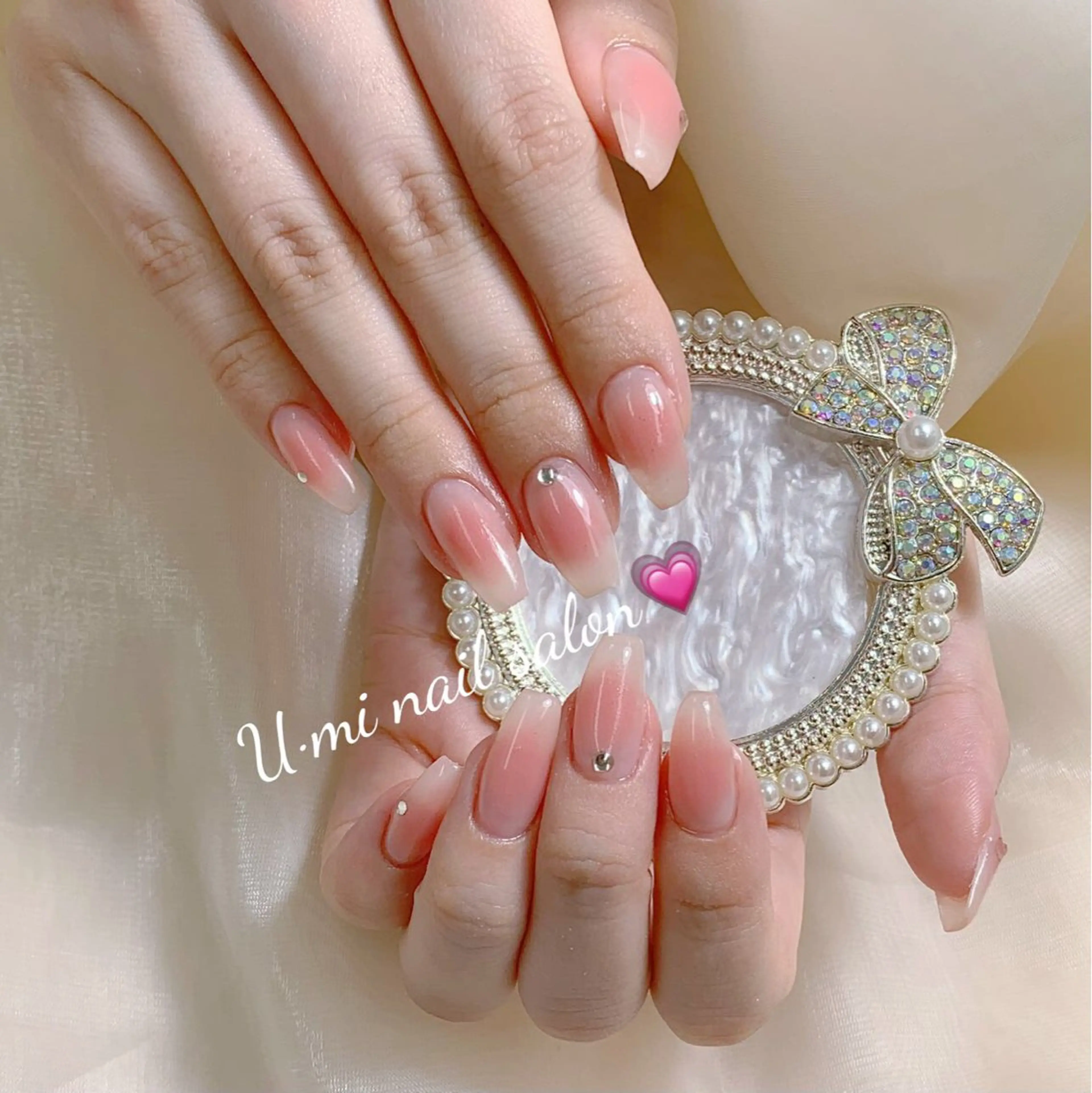 ネイル チークネイル ストーンネイル Ｕ·Mi nail salon所属・u・mi  上野御徒町パラジェルのネイルデザイン
