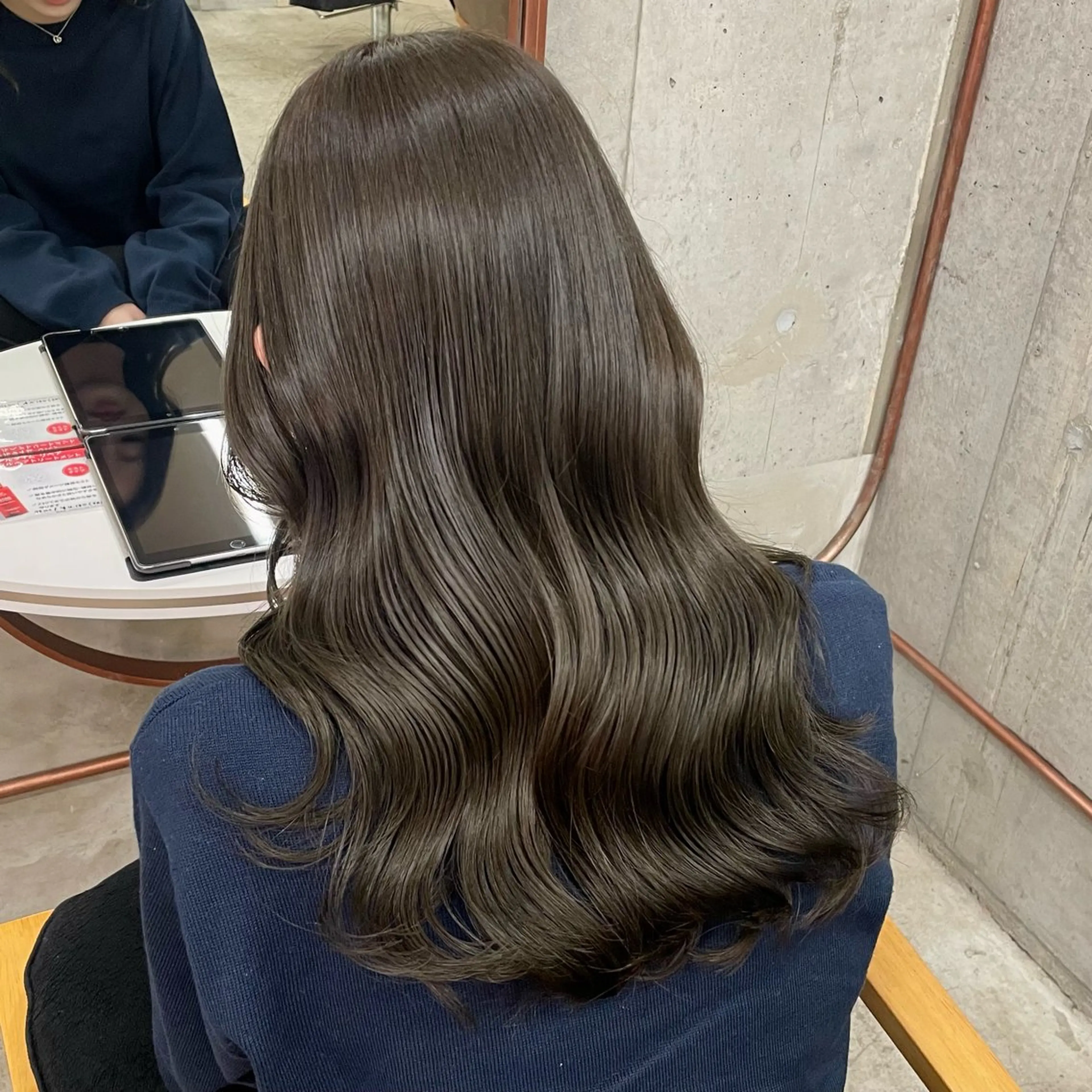 ロング カラー ベージュカラー オリーブベージュ カット ヘアカラー トリートメント noii / 伊藤 愛莉のヘアスタイル