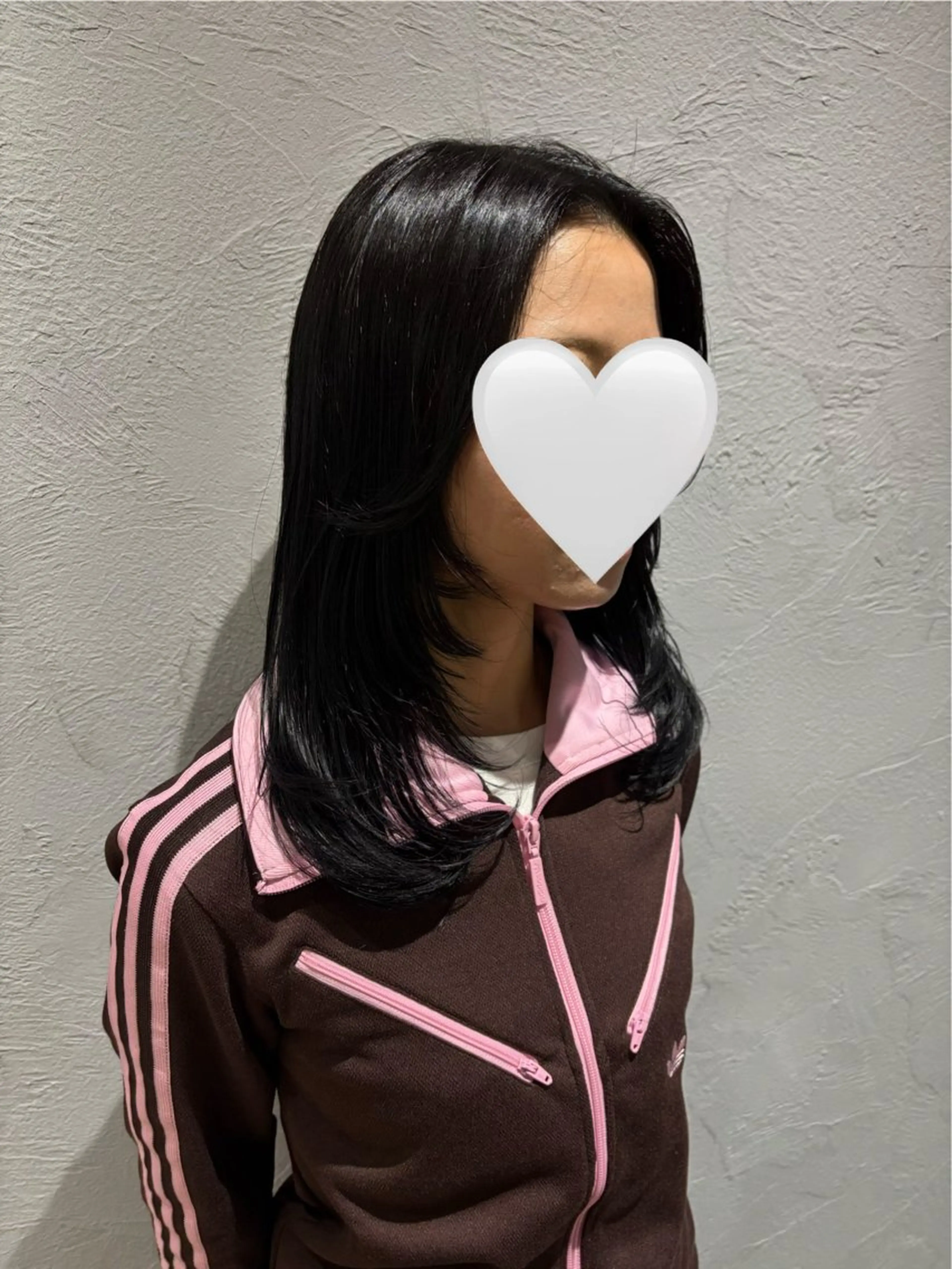 ミディアム カラー 黒髪 ブルーカラー ブルーブラック レイヤーカット ヘアカラー Maki /カラー/ブリーチのヘアスタイル