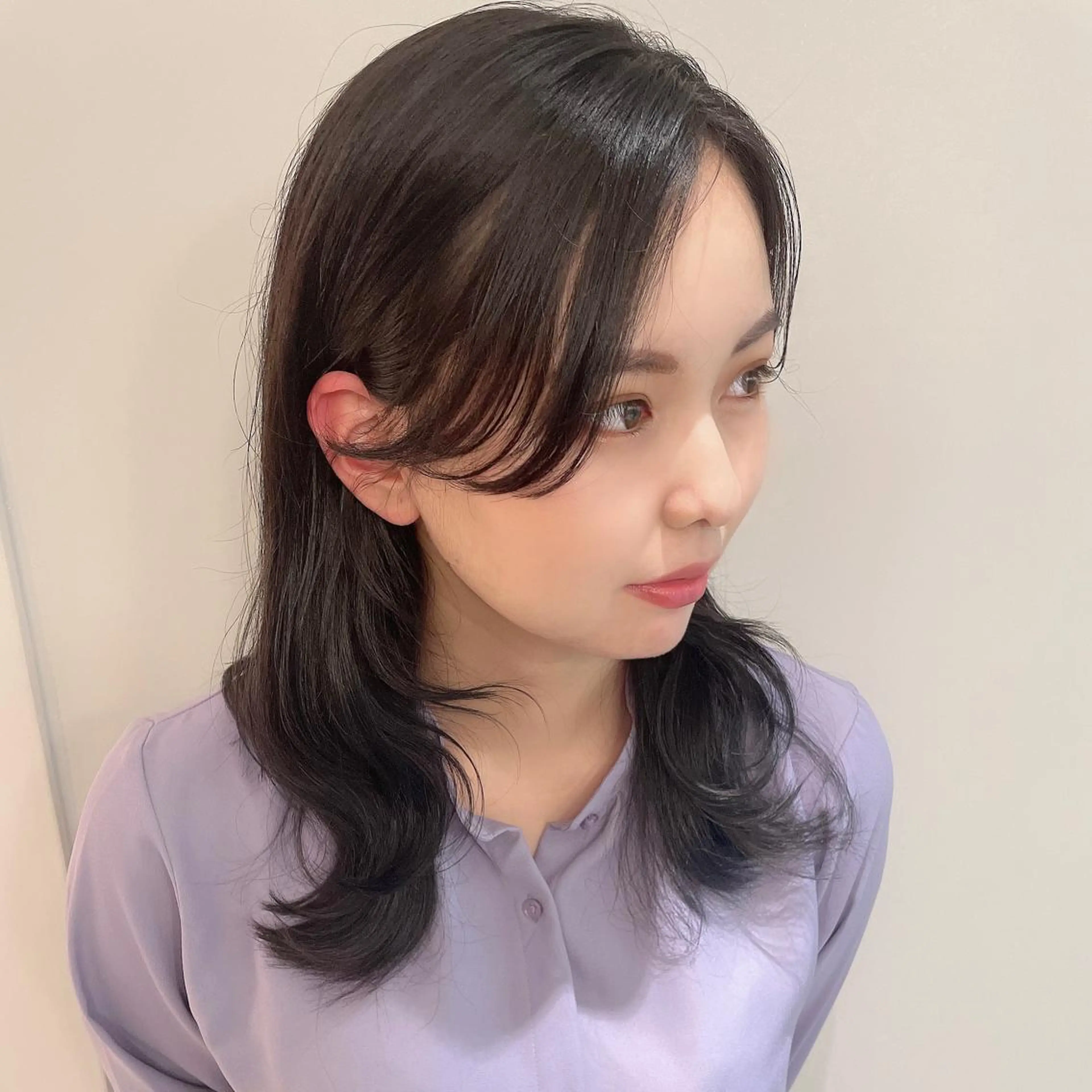 セミロング カラー ヘアアレンジ 透明感カラー くびれヘア ワンホンヘア 韓国ヘア🖤 YURINAのヘアスタイル