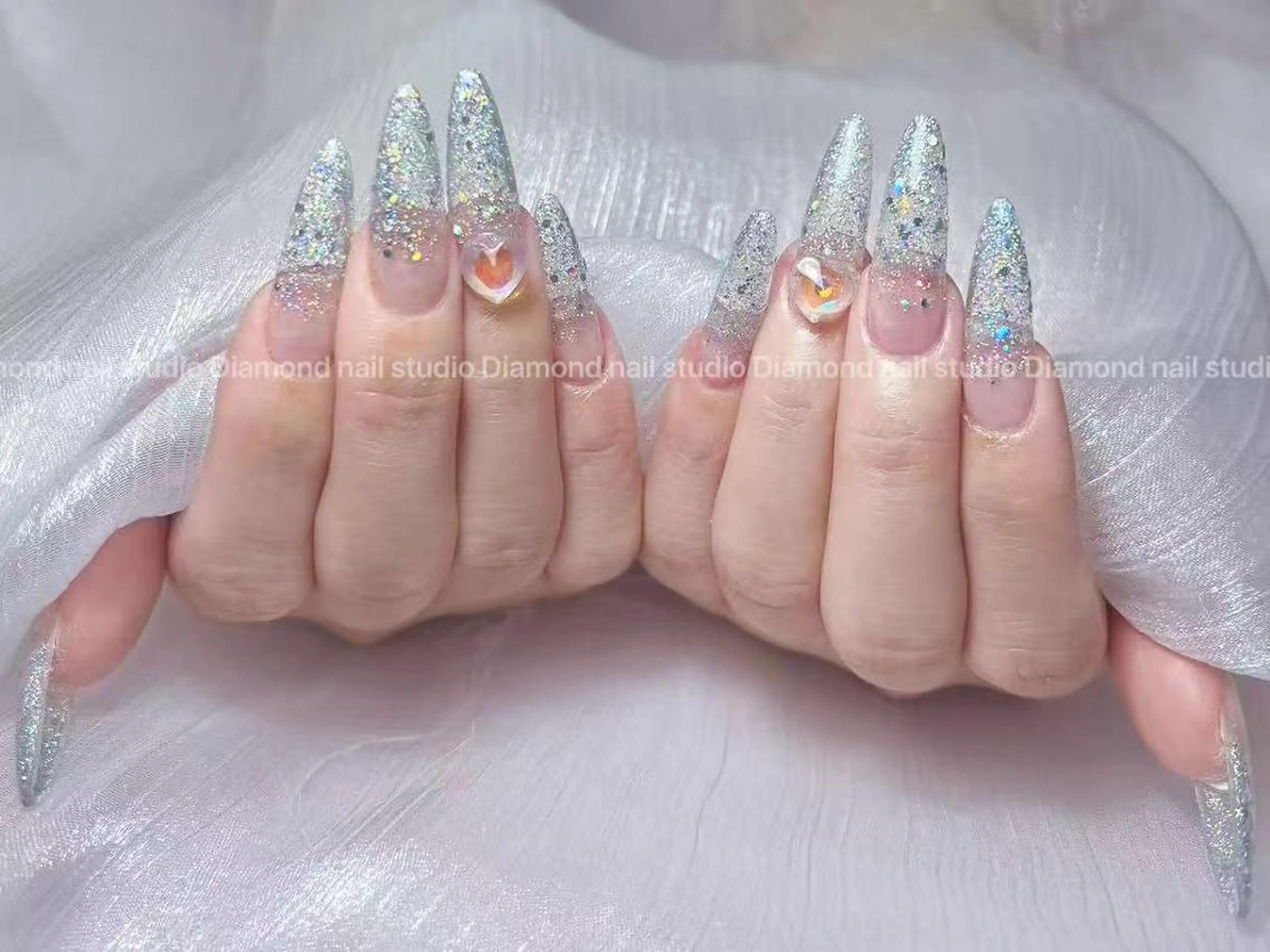 ネイル アートネイル オーロラネイル ガーリー キラキラネイル マグネットネイル ハンドネイル DIAMOND 💅のネイルデザイン