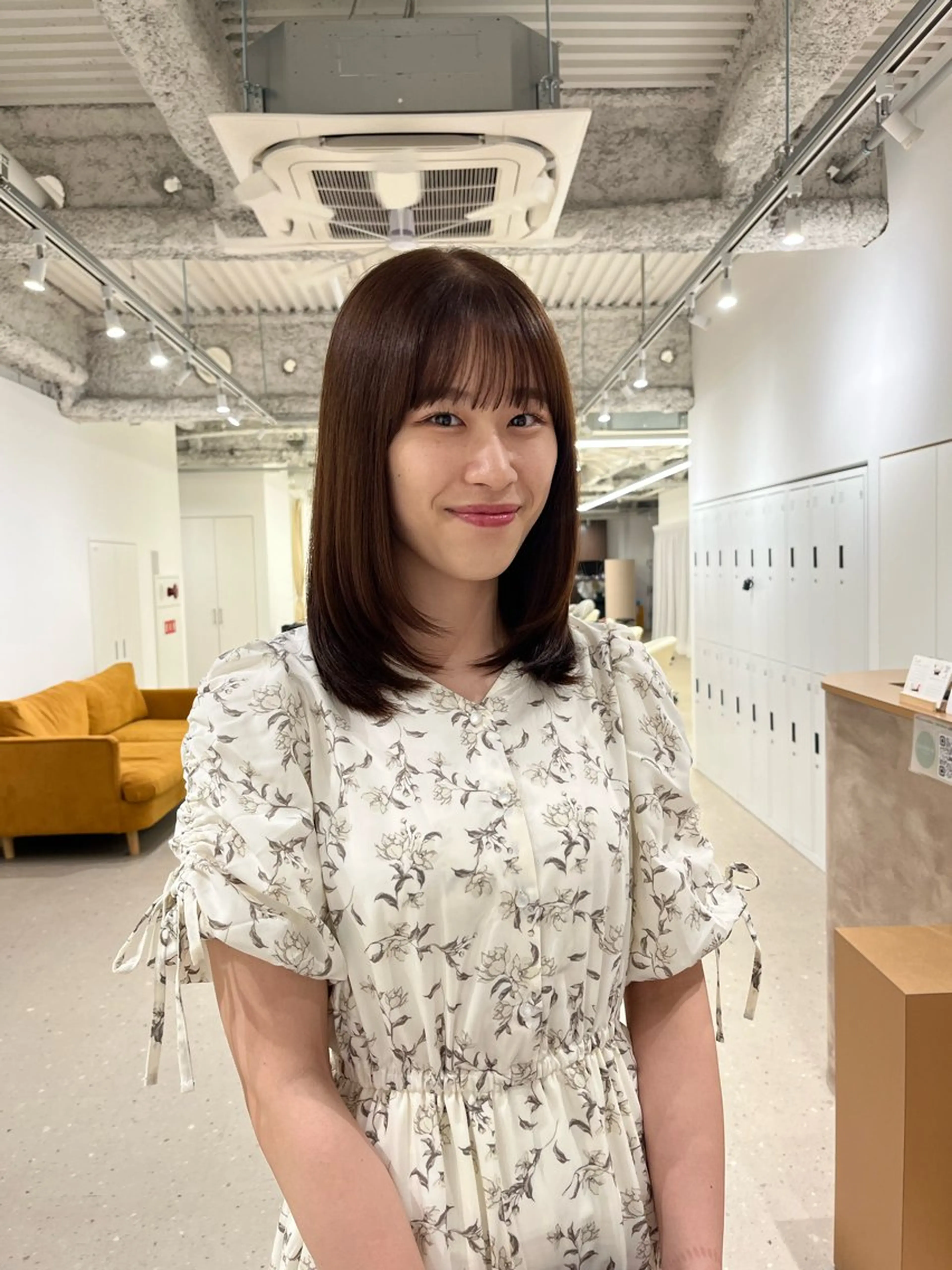 ミディアム カラー 阪本 桃のヘアスタイル