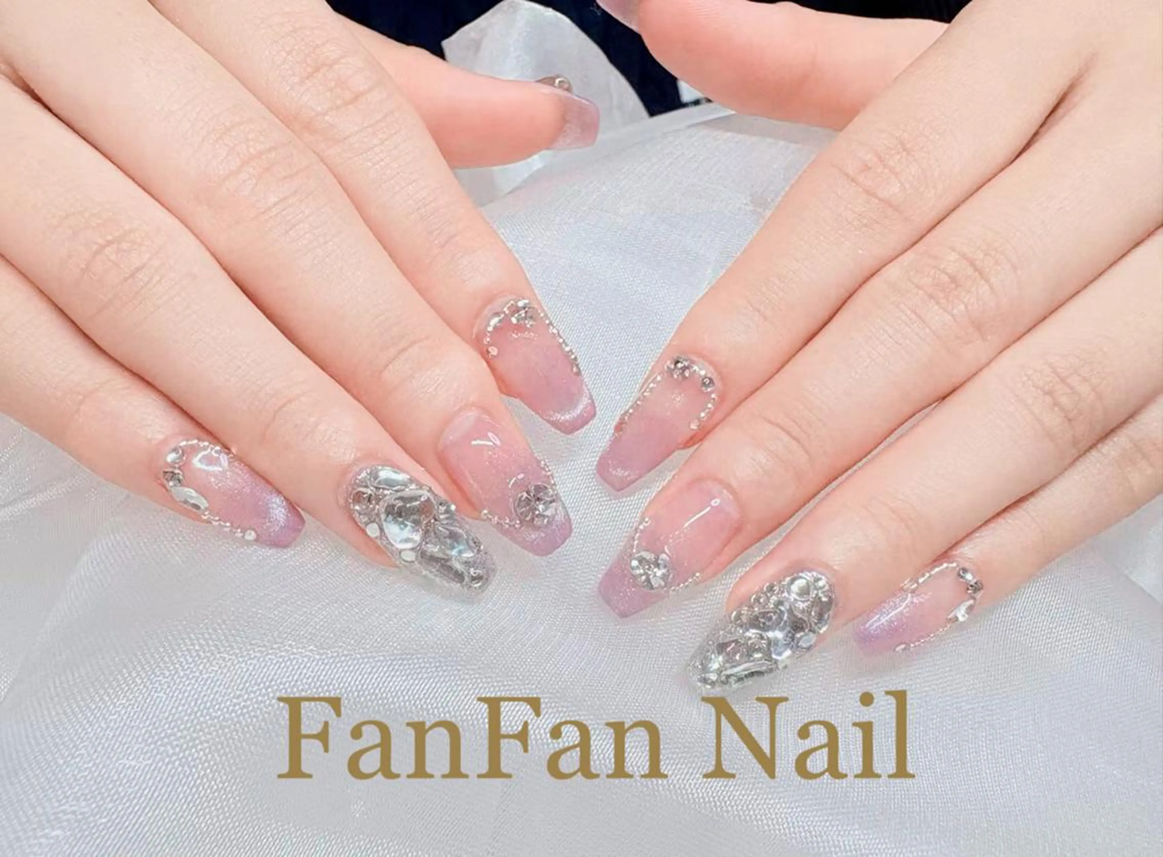 ネイル アートネイル オーロラネイル ガーリー キラキラネイル 韓国ネイル Fanfan  長さ出し専門のネイルデザイン