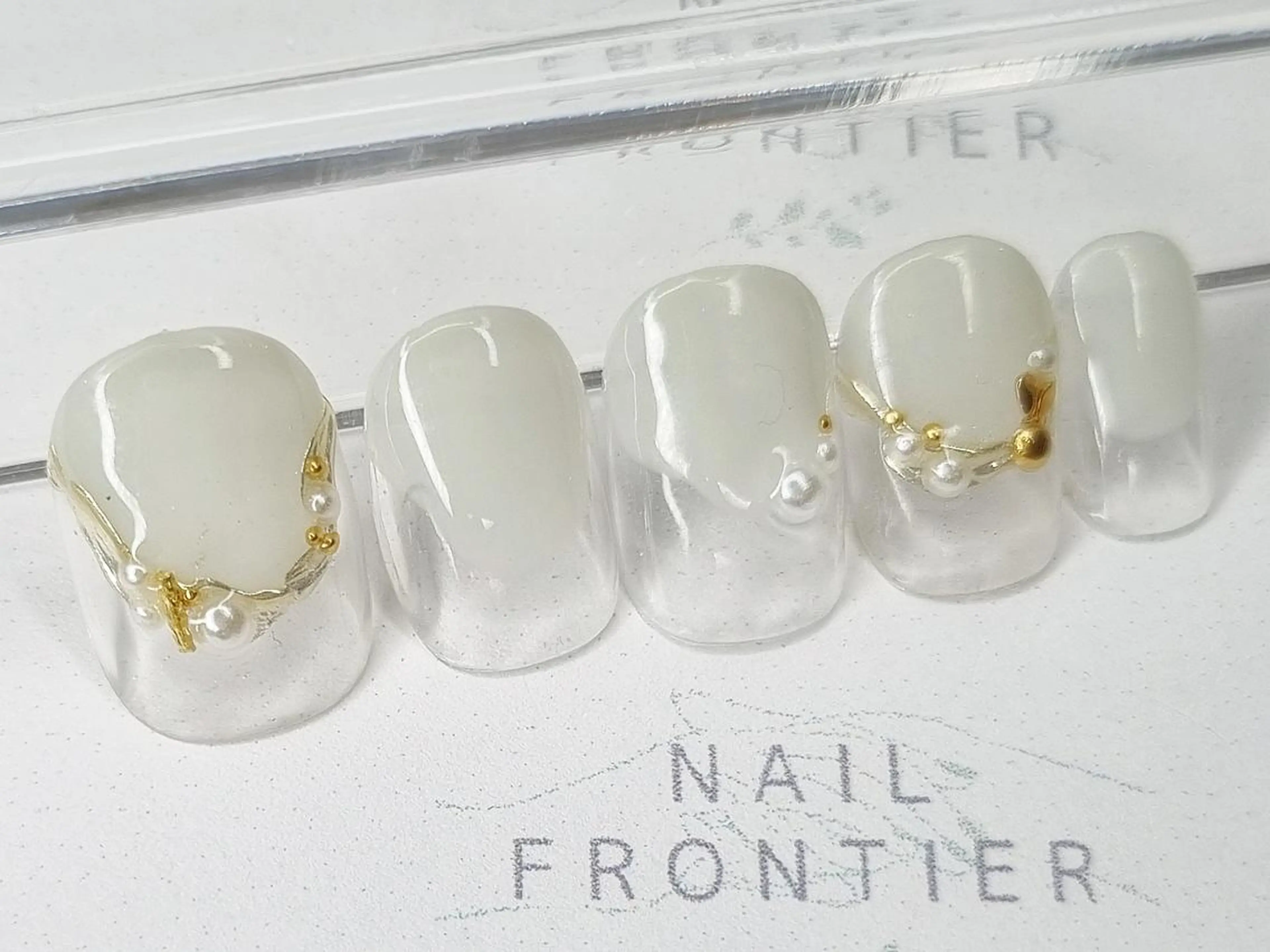 ネイル フレンチネイル ジェルネイル ミラーネイル ニュアンスネイル オフィスネイル 吉祥寺🌟 ネイルフロンティアのネイルデザイン