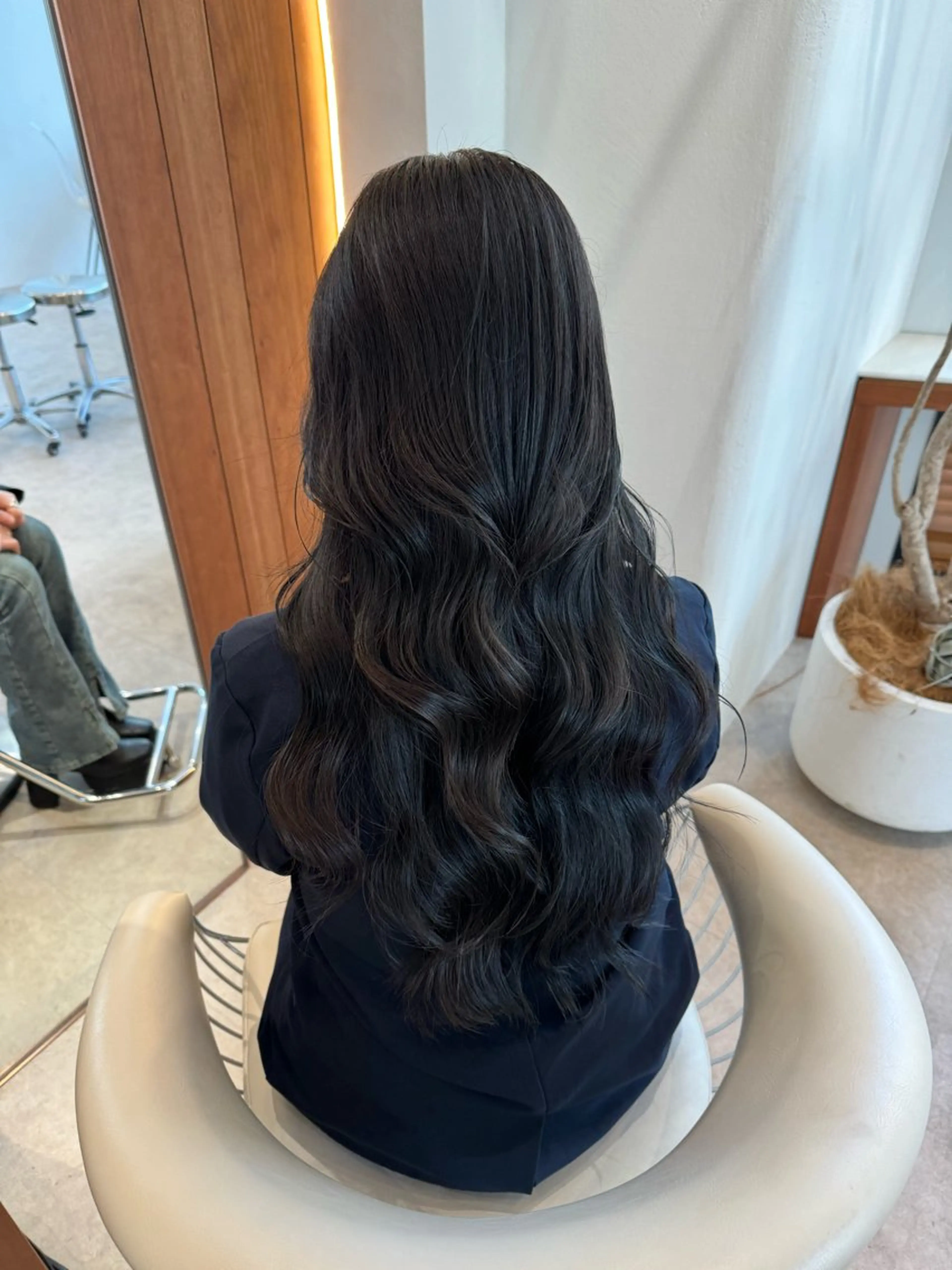 ロング カラー 黒髪 ブルーカラー ブルーブラック ダークグレー ダークグレージュ カット ヘアカラー トリートメント ヘアセット 韓国レイヤー🇰🇷 韓国研修◎渋谷カイトのヘアスタイル