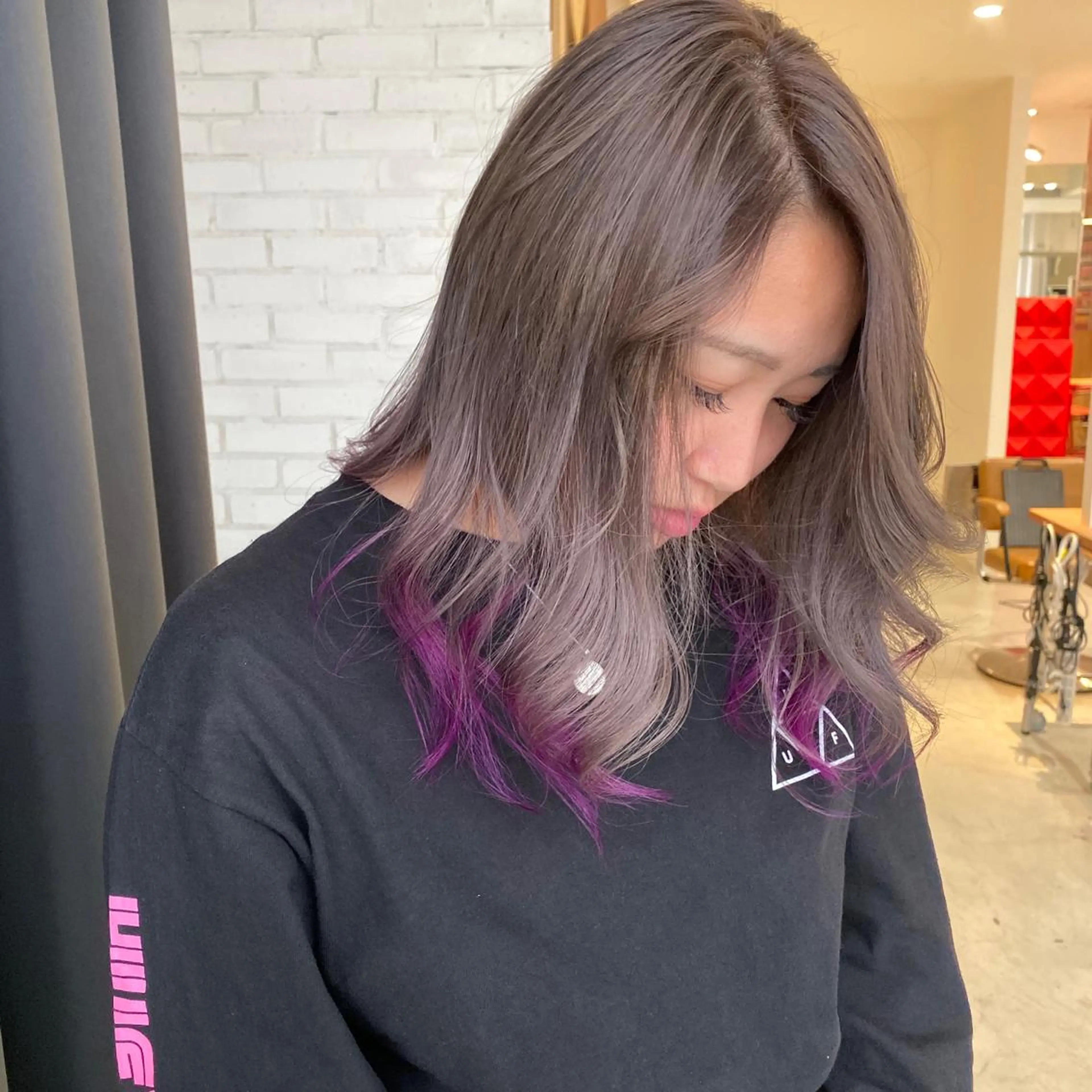 セミロング カラー ブリーチ ORIKA 美容室のヘアスタイル