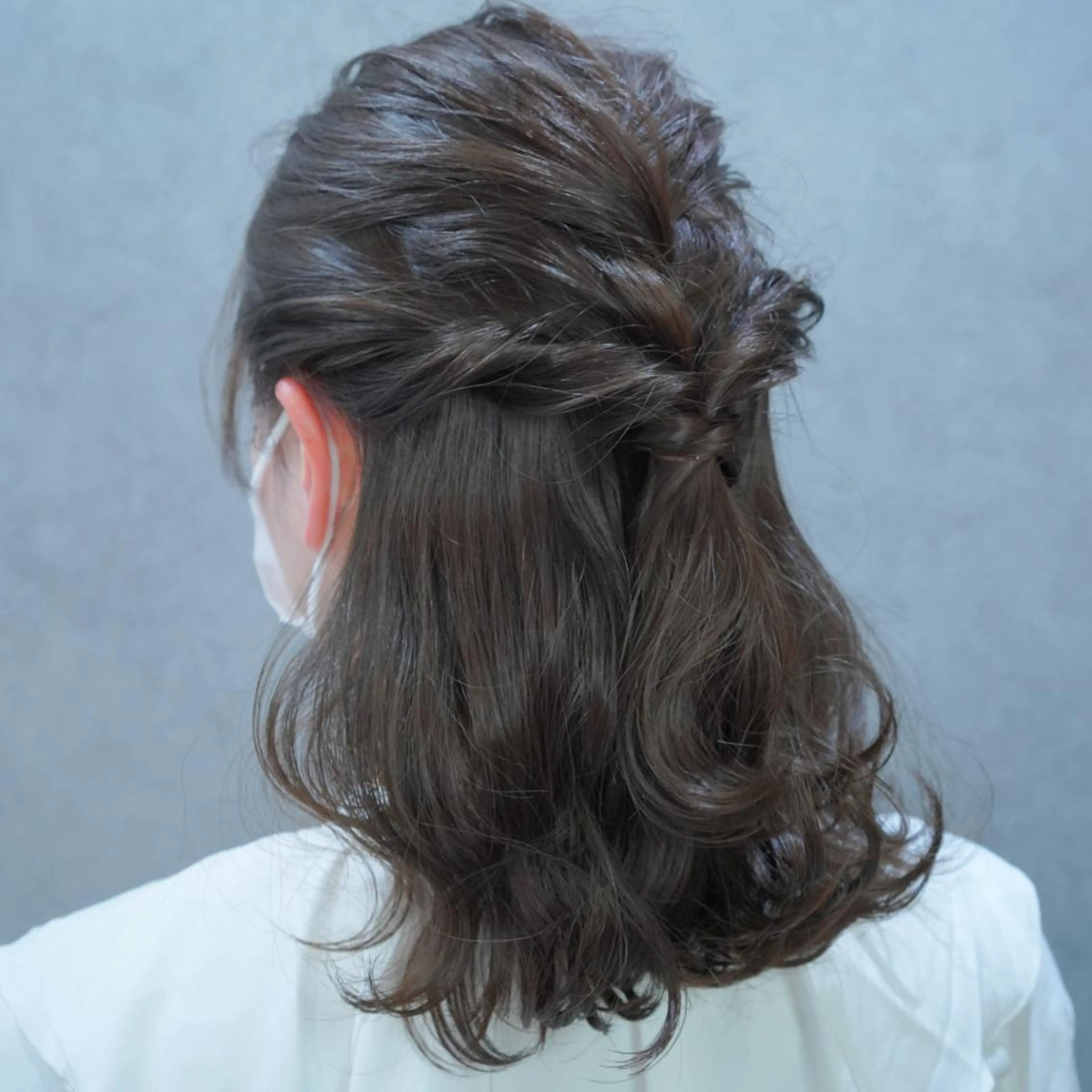 ミディアム ヘアアレンジ ハーフアップ 伊藤 玲衣のヘアスタイル