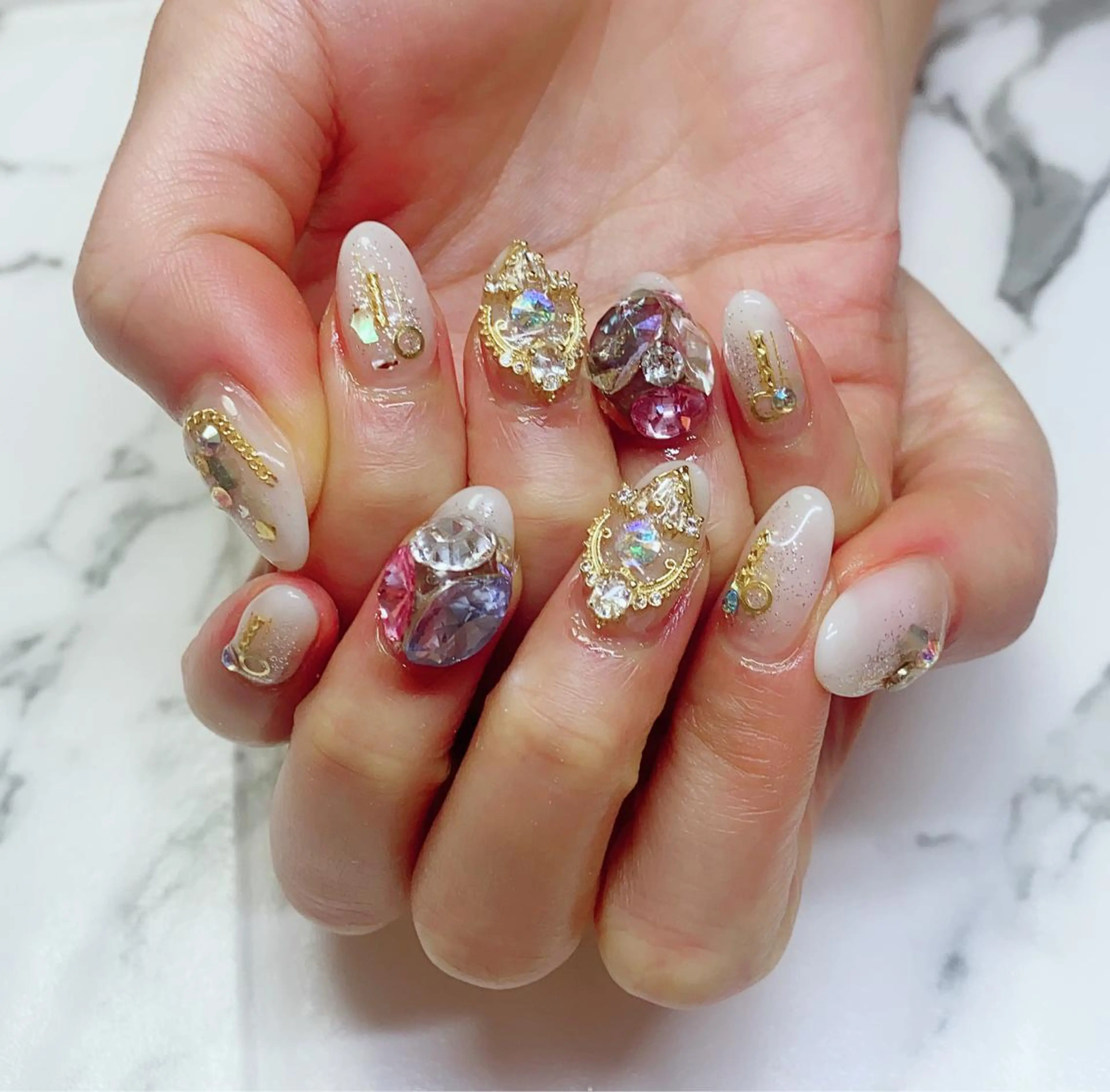 カラー ネイル グラデーションカラー グラデーション Q Free nailsのネイルデザイン