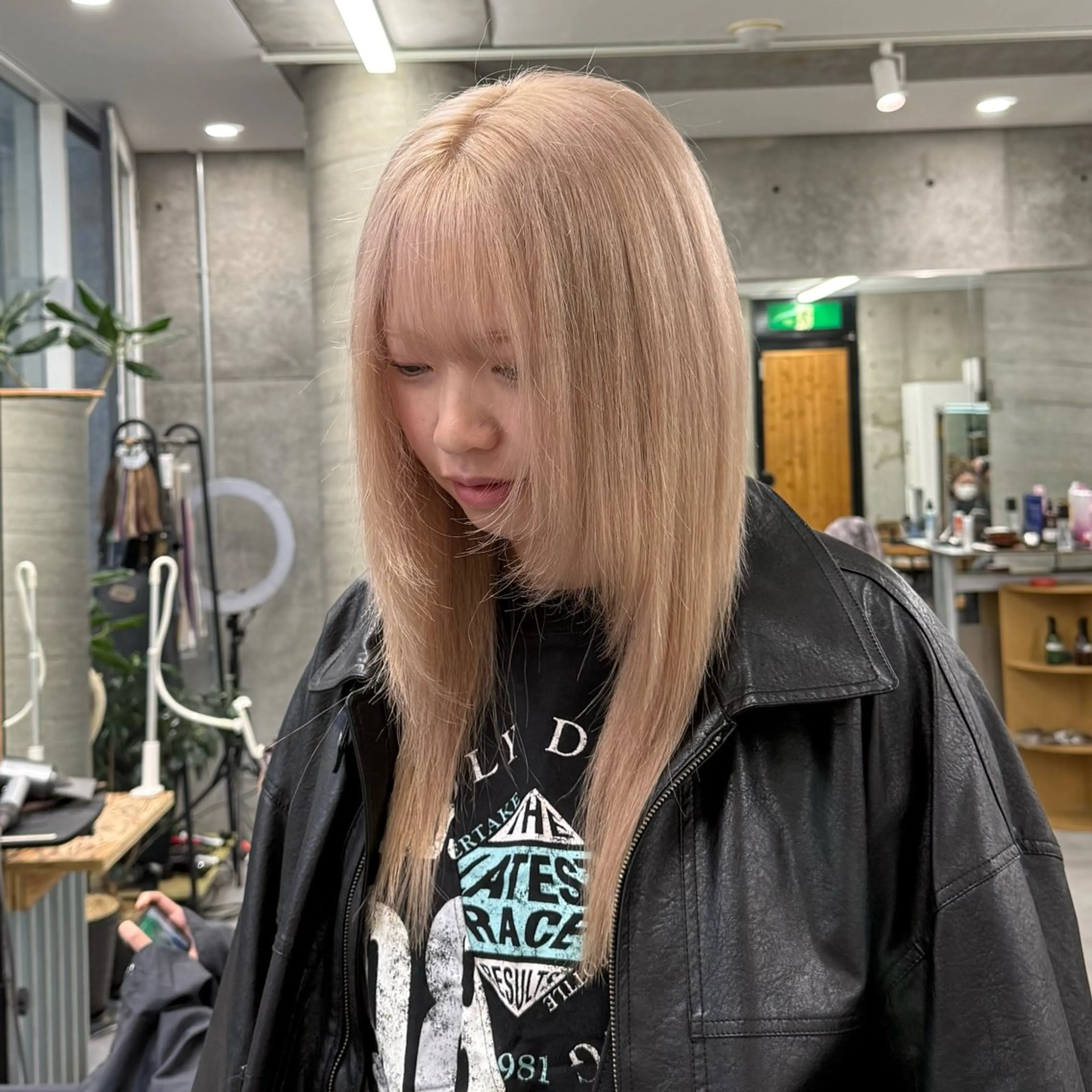 ロング カラー ブリーチ ヘアカラー Welring hair salon所属・Runa/大人 かわいいハイトーンのヘアスタイル