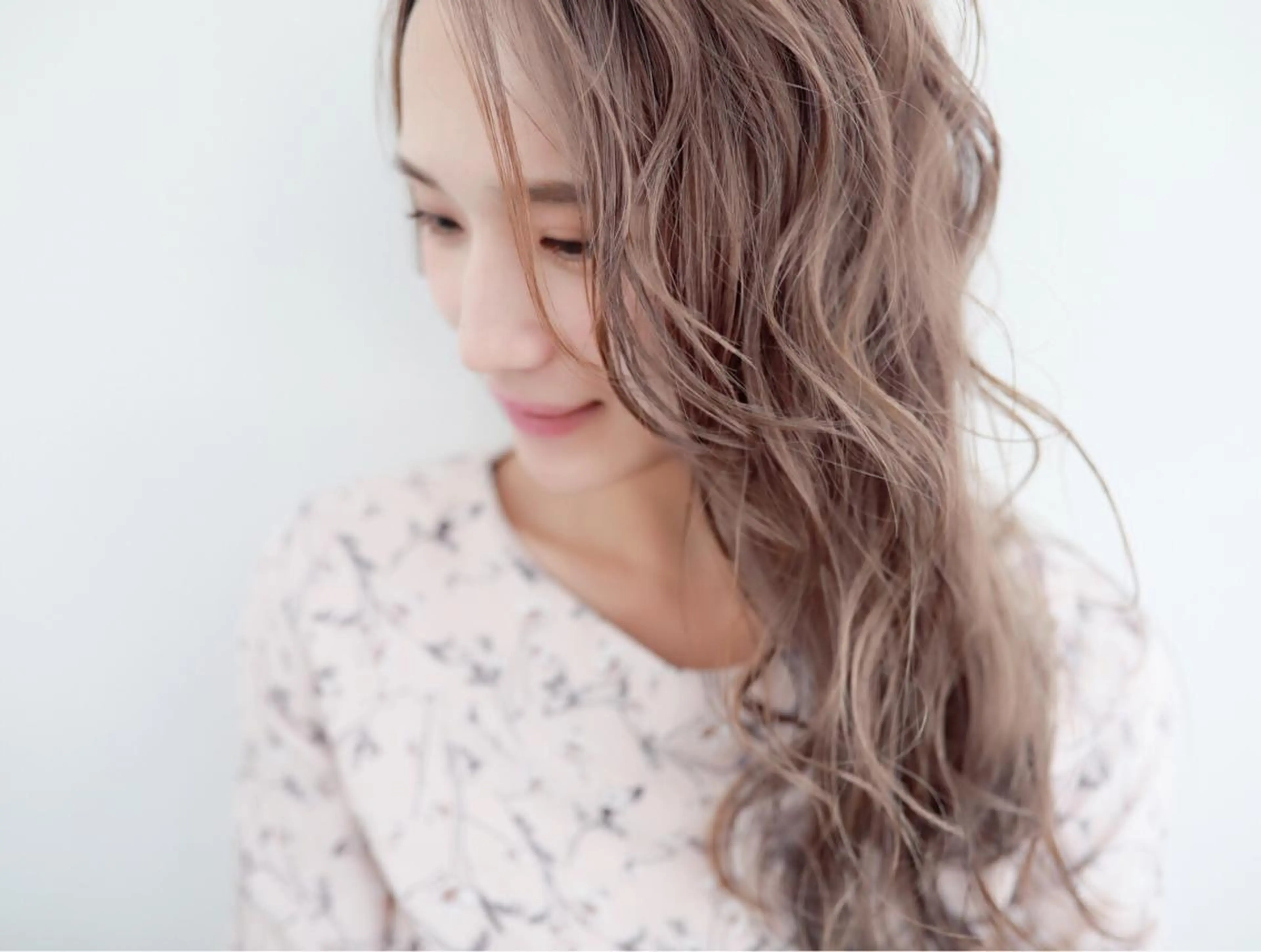 【minimo限定一番人気】前髪カット & 外国人風カラー & 高濃度炭酸泉＆キューティクル補修ツヤツヤトリートメントの写真