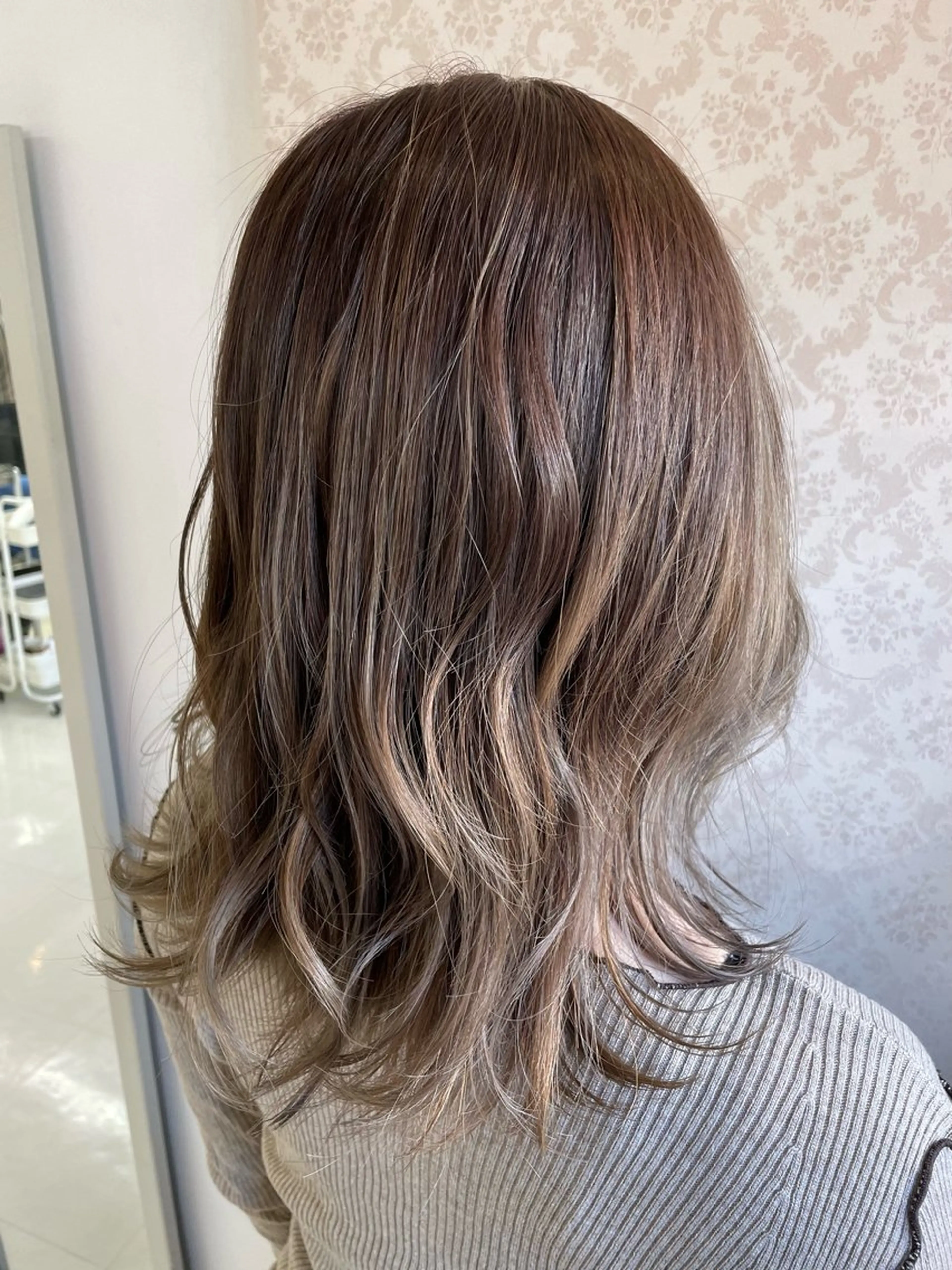 カラー ヒヨシ ルナのヘアスタイル