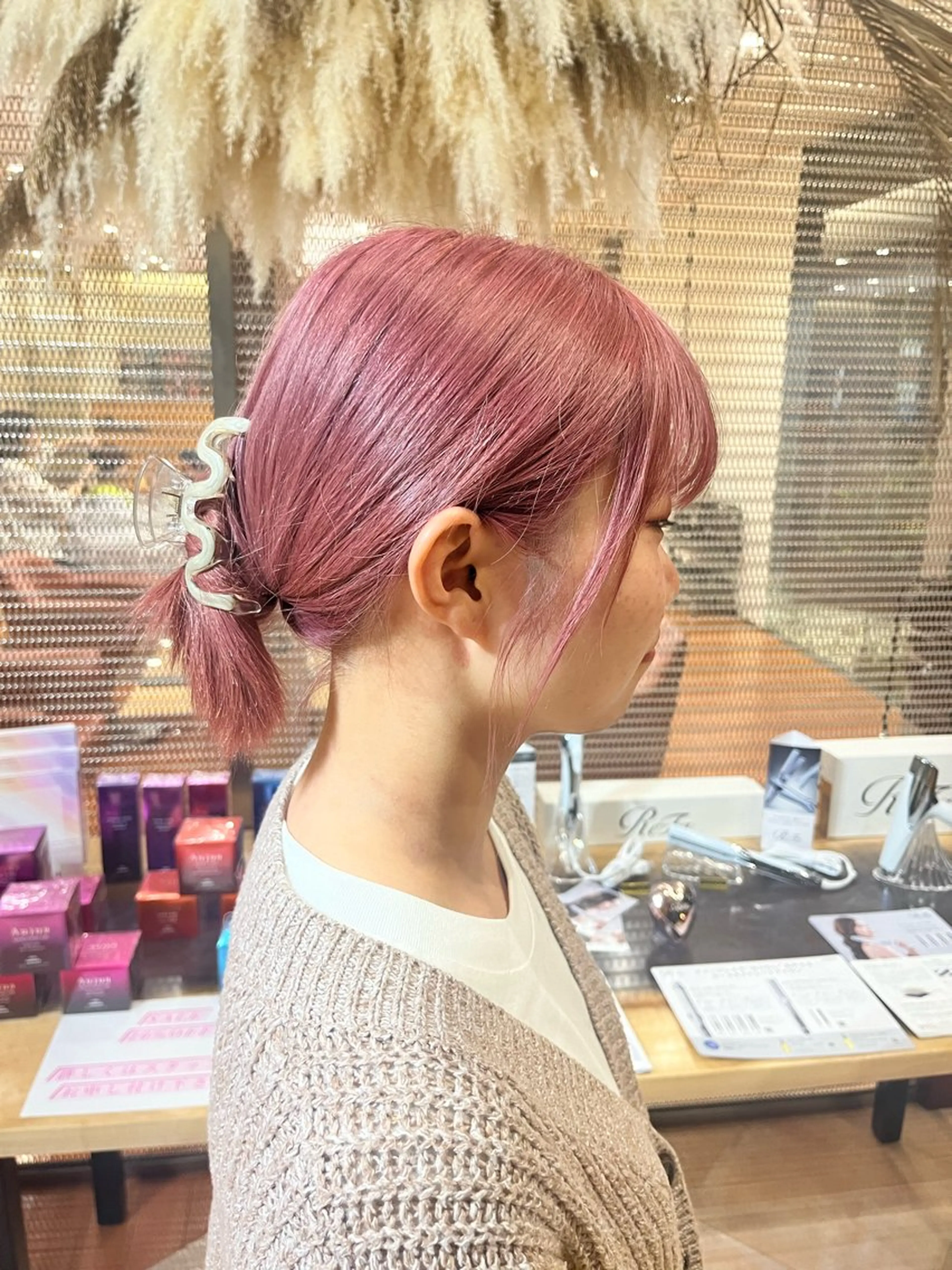 セミロング カラー 犬塚 梨花のヘアスタイル