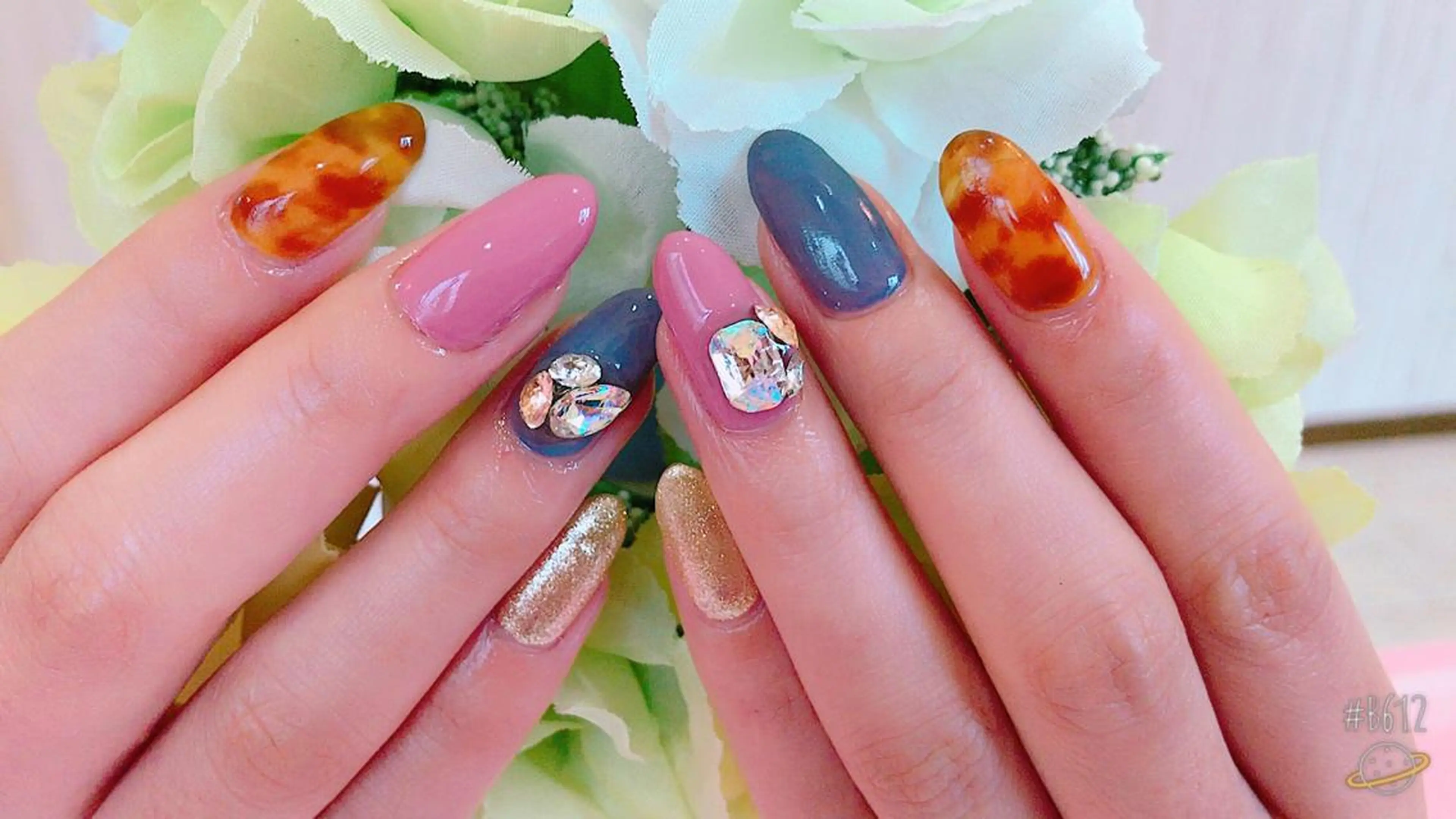 ショート SINCERELY シンシアリー🌈のネイルデザイン