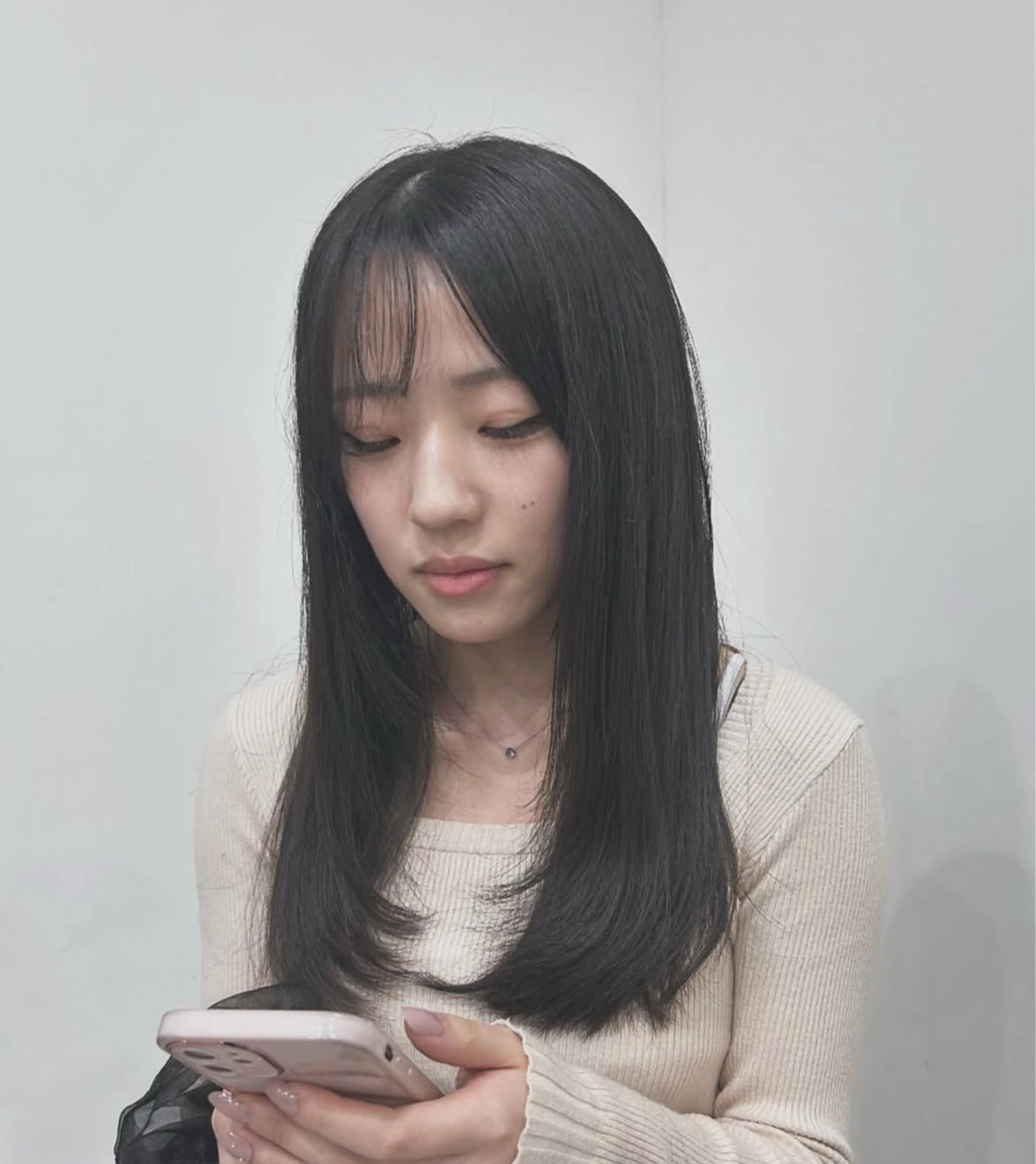 ロング 顔まわりレイヤー 顔周りカット レイヤーカット カット ヘアカラー ヴァンキャトル 山口裕真のヘアスタイル