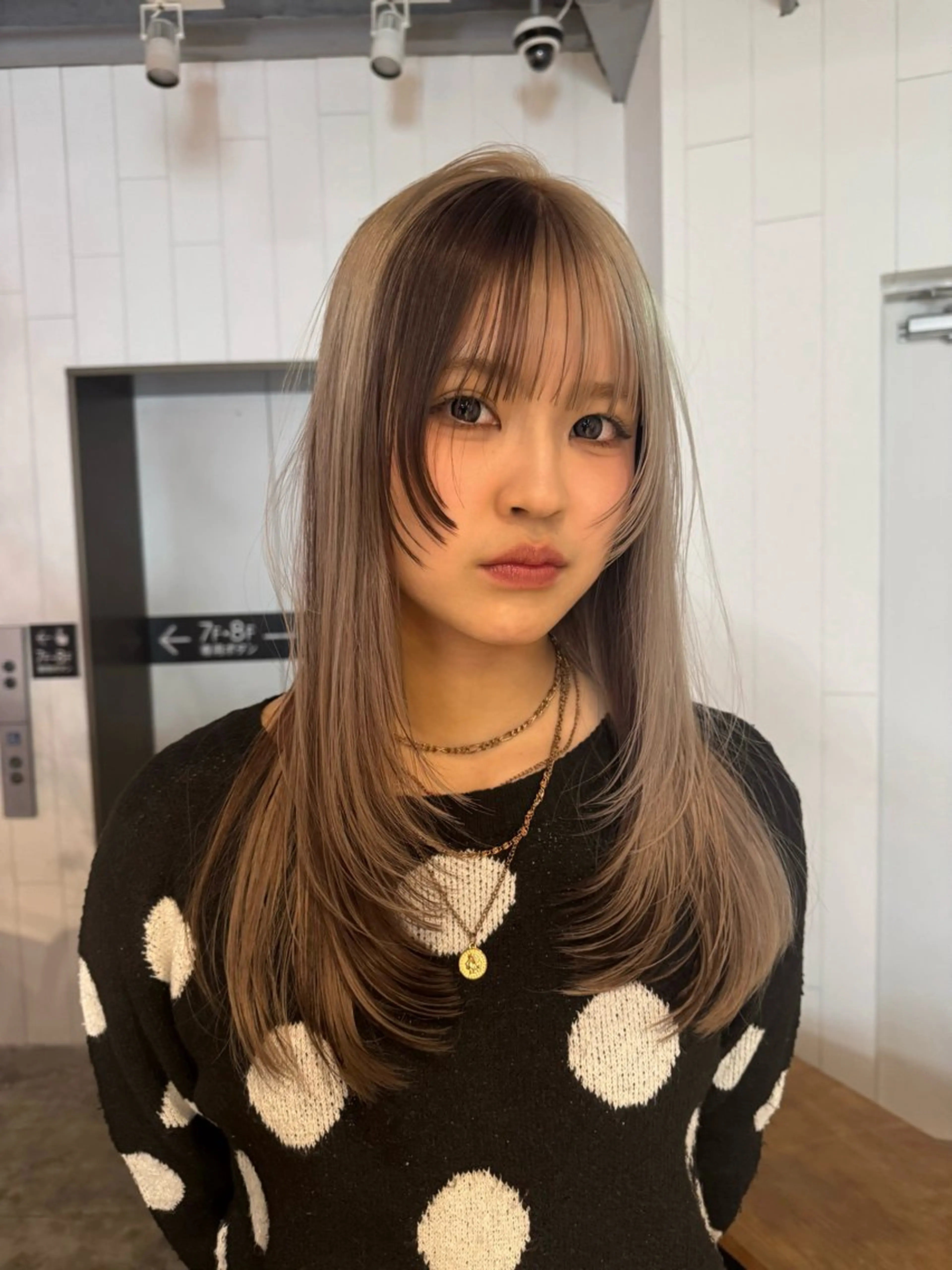 セミロング ALBUM IKEBUKURO所属・レイヤーカット ブリーチカラーのヘアスタイル