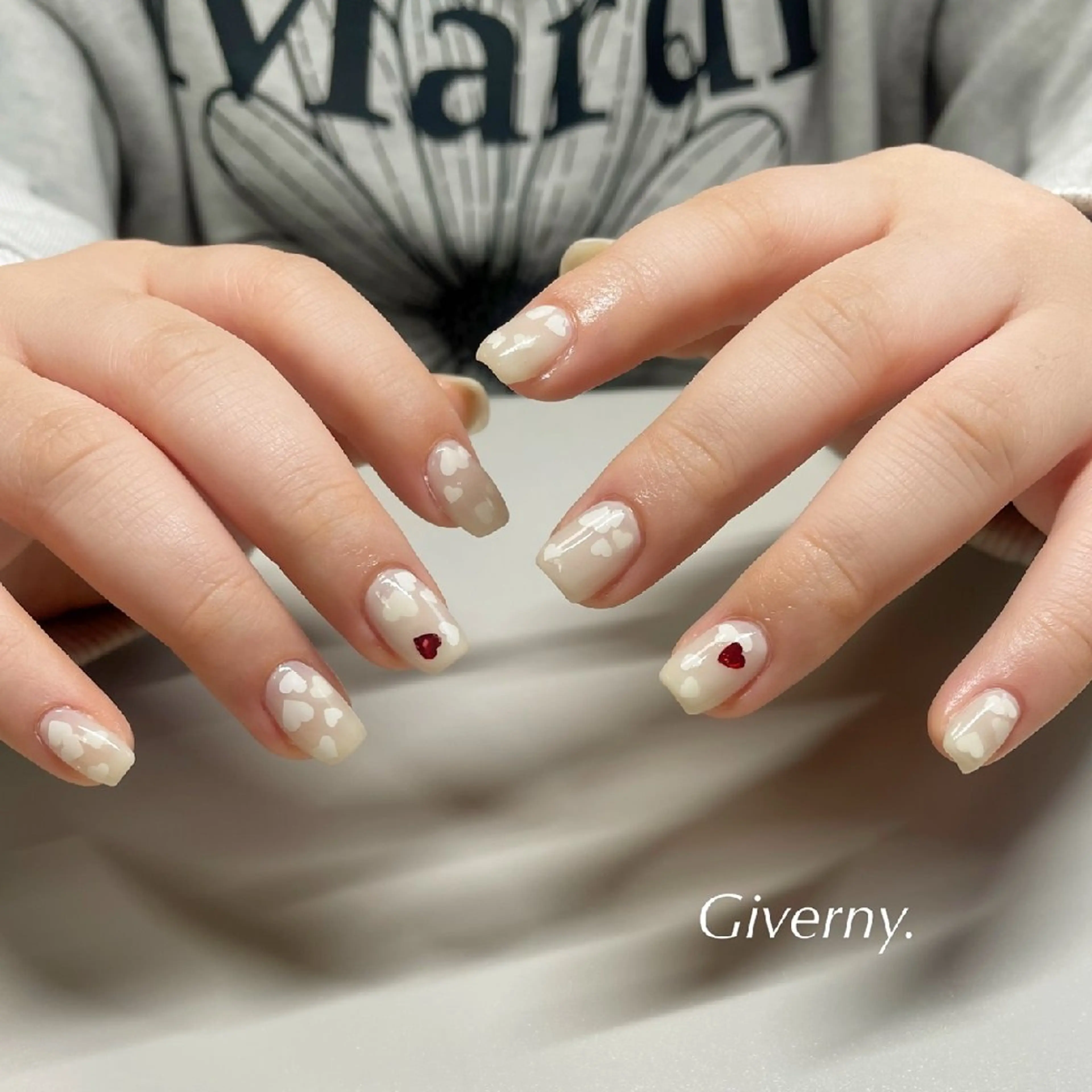 ネイル ハート ニュアンスネイル バレンタイン ハンドネイル Giverny .のネイルデザイン