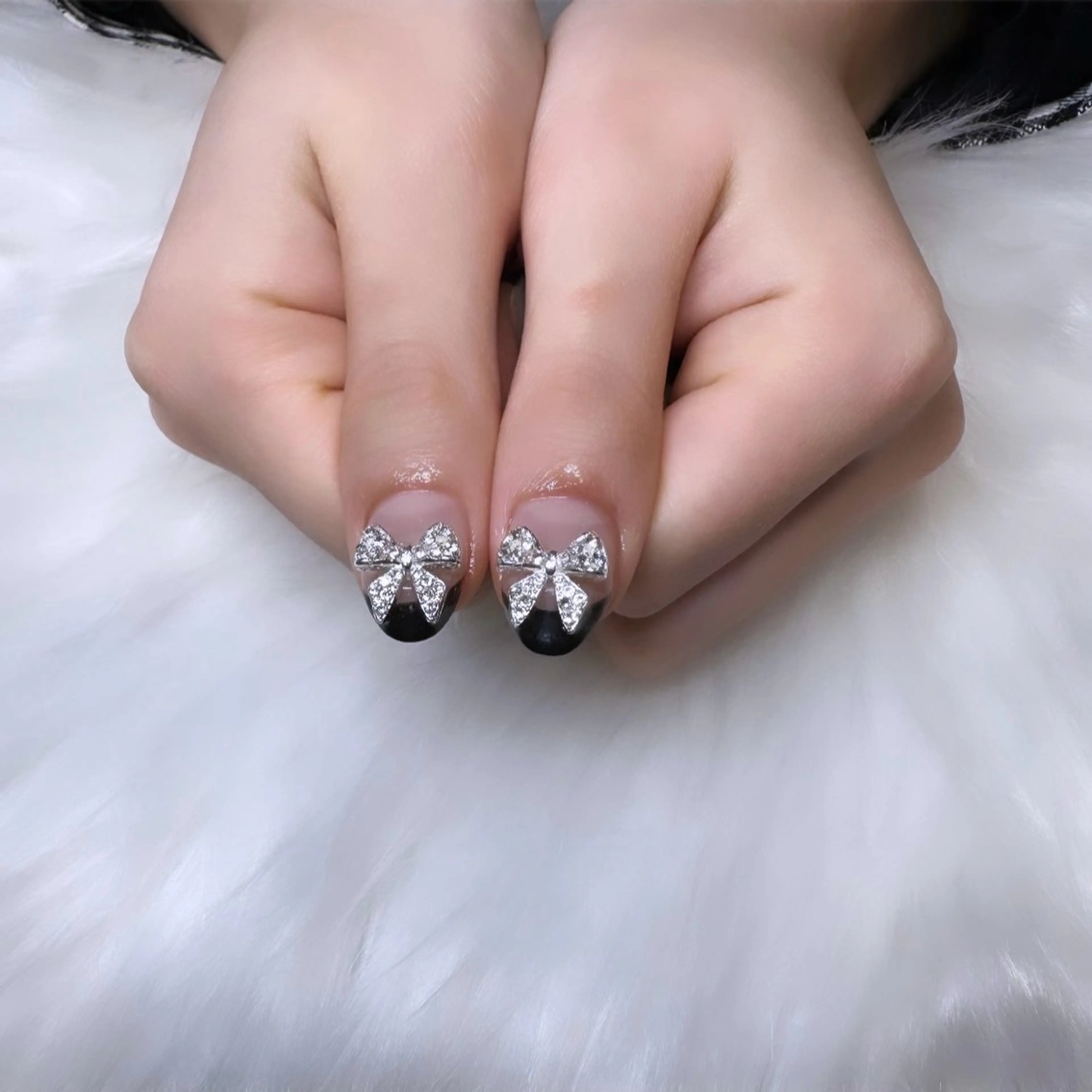 ネイル キラキラネイル リボン Laula🤍 ayakaのネイルデザイン