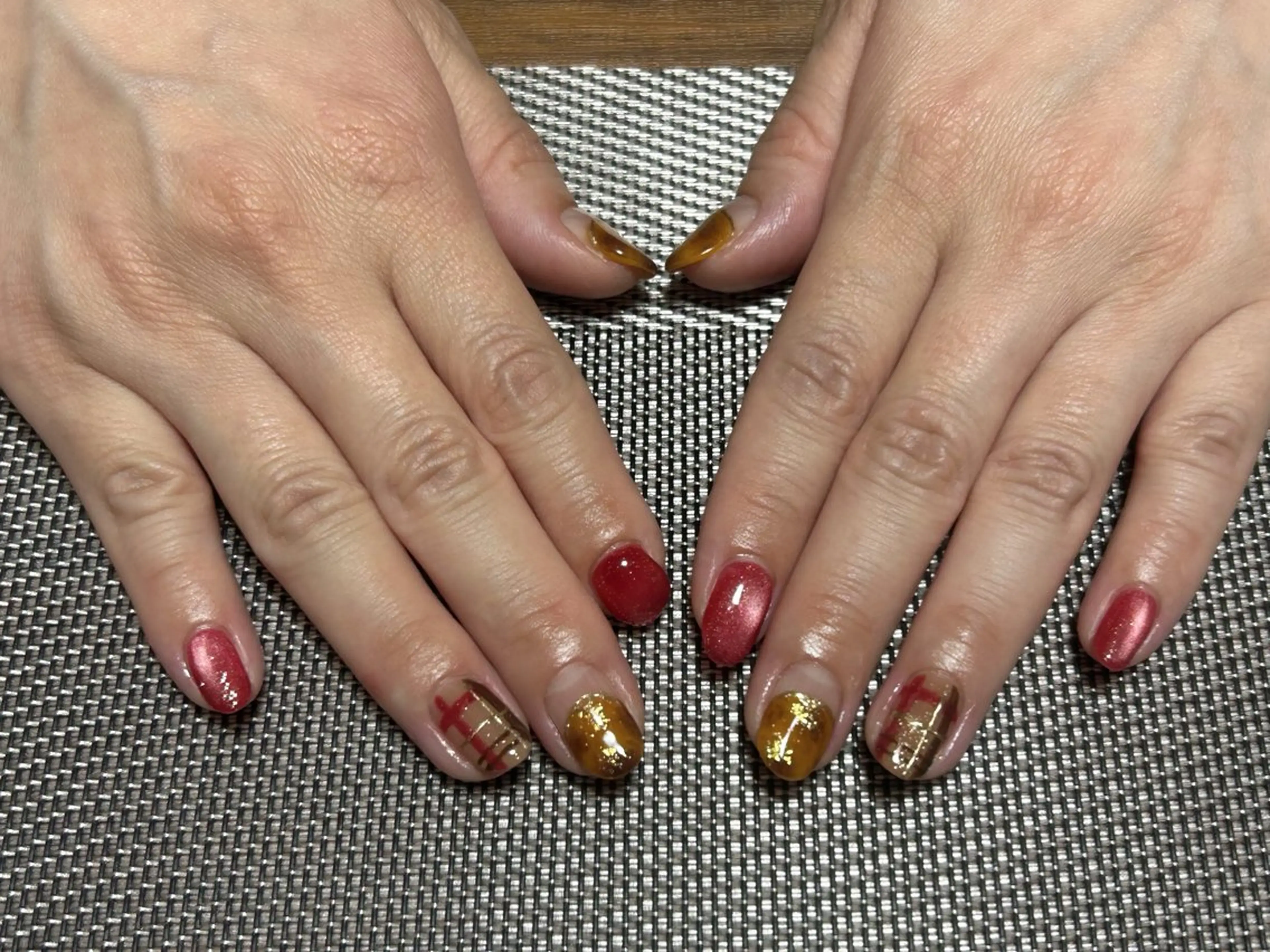 ネイル べっ甲ネイル 赤色 ハンドネイル i nailのネイルデザイン