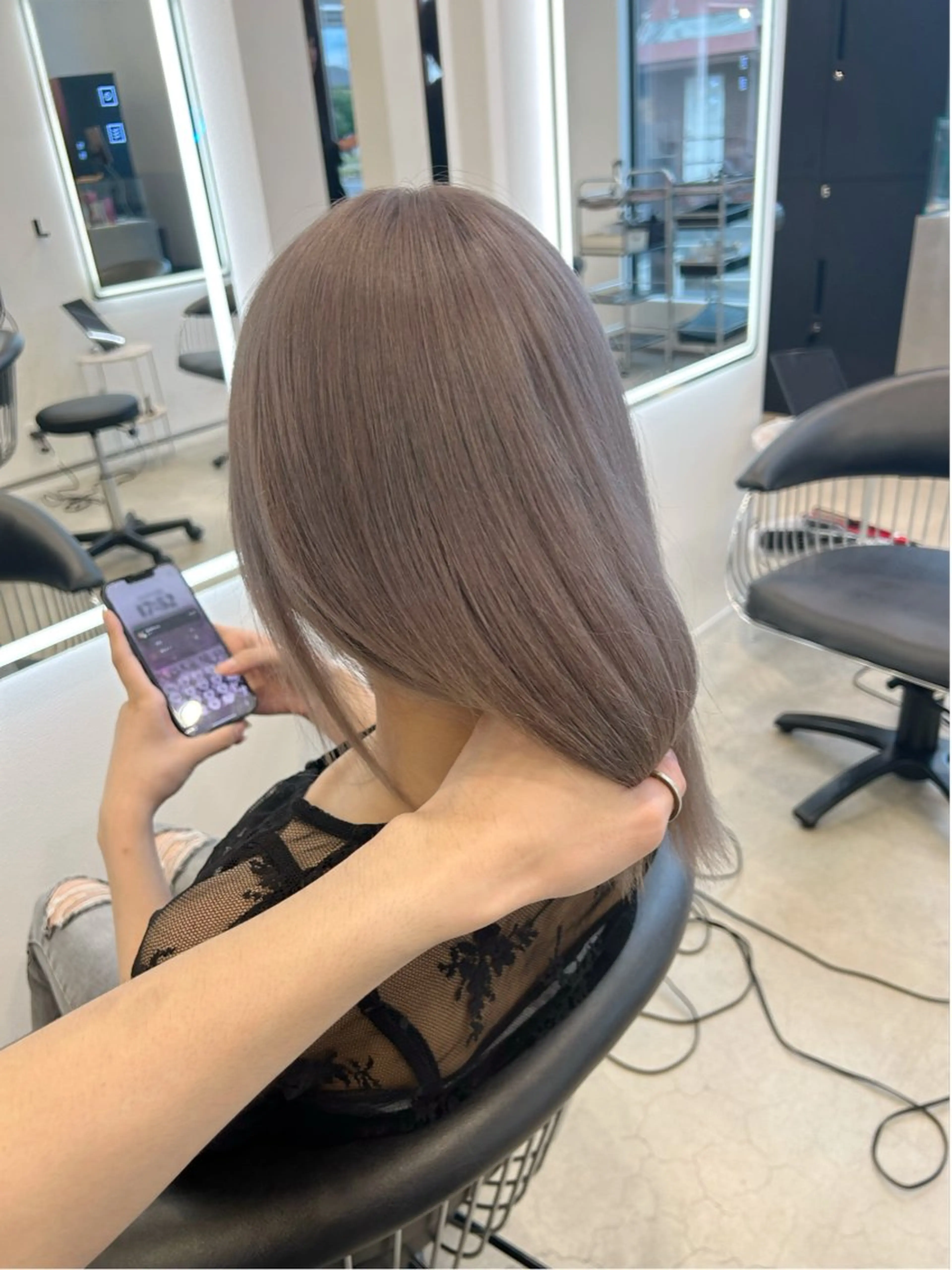 ロング QUON.伊勢崎店所属・ブリーチ＆ハイトーン 歌 心のヘアスタイル