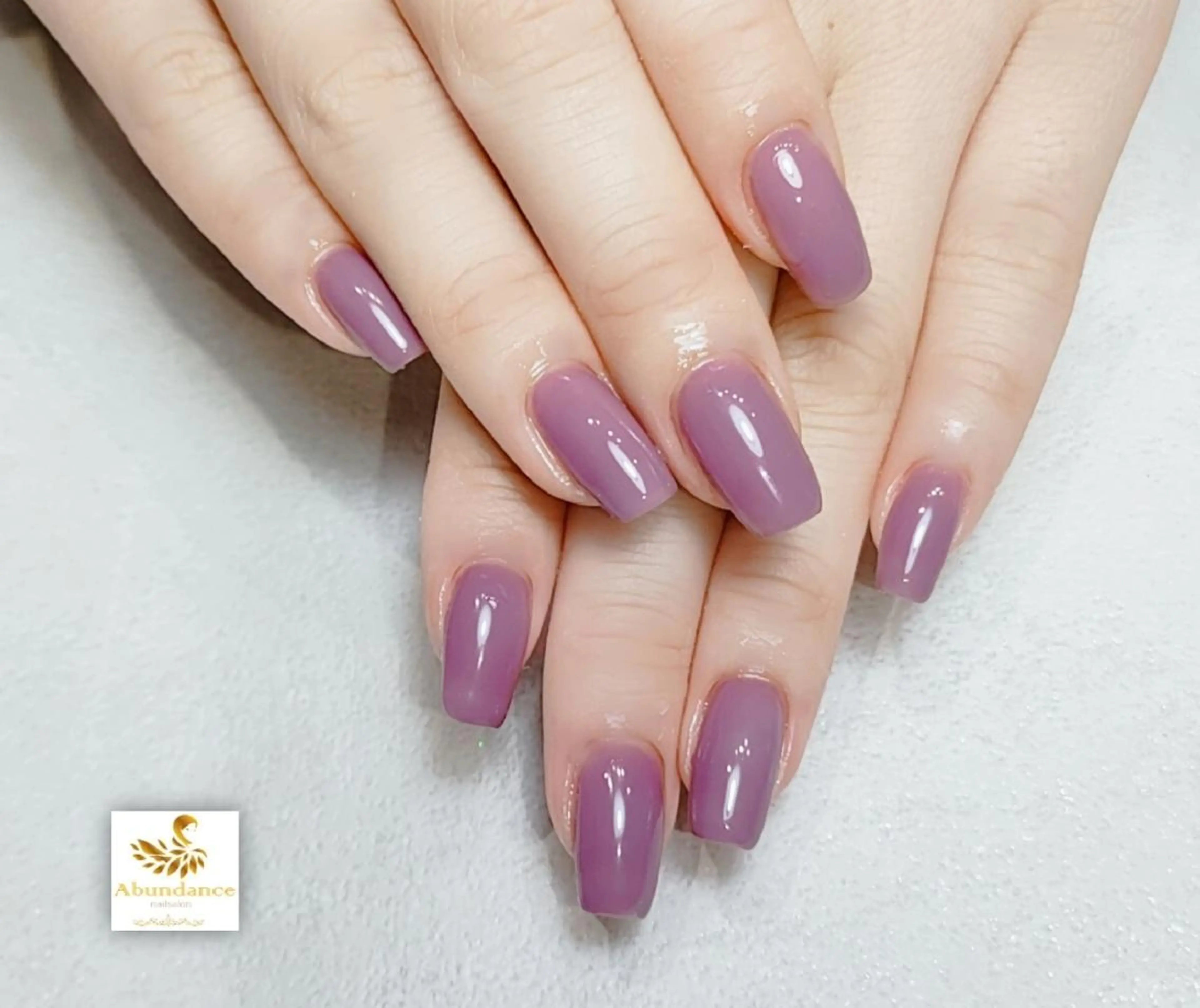 ネイル ミディアム ワンカラーネイル ハンドネイル 完全予約制個室サロン Abundancesのネイルデザイン