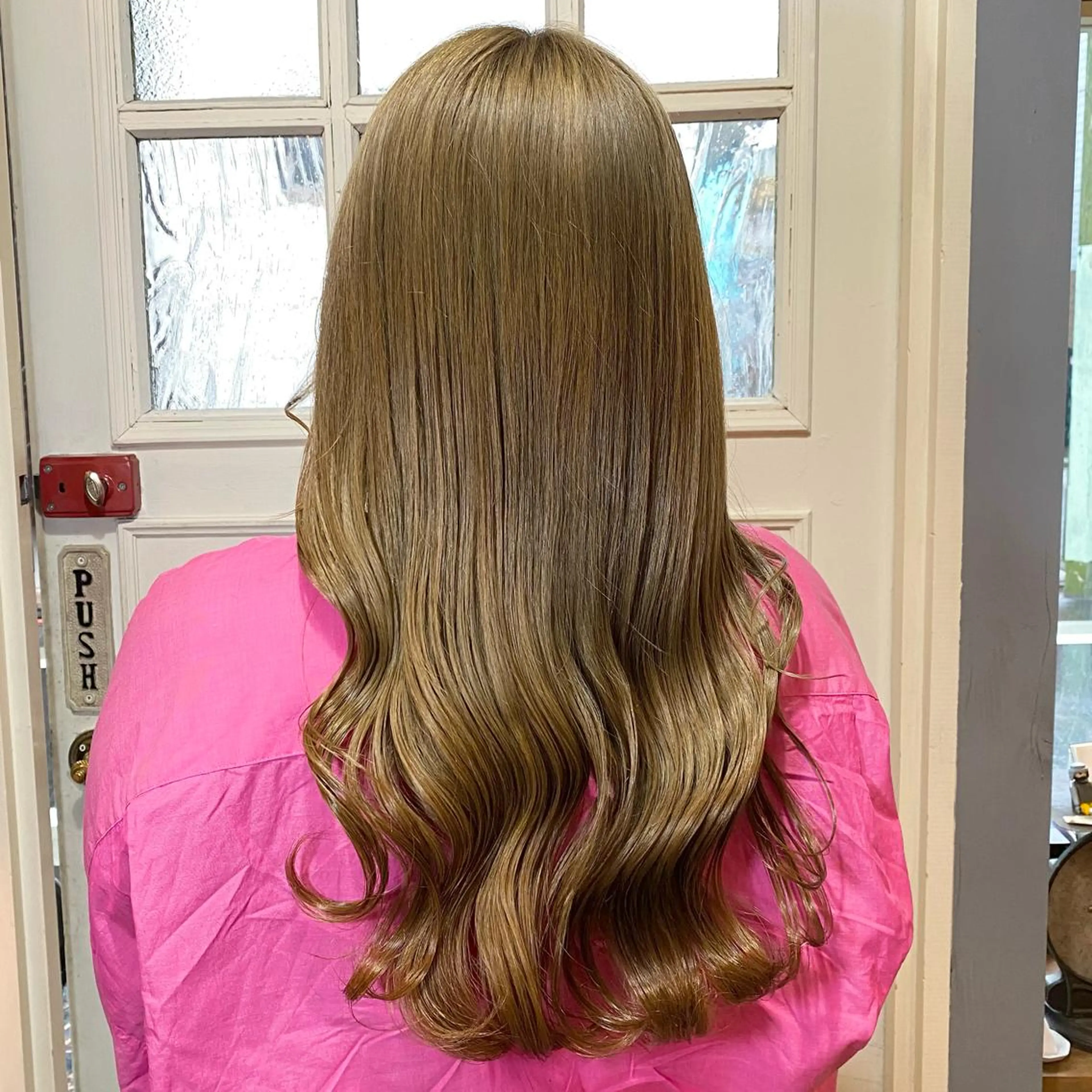 ロング カラー ブリーチ ブロンド 透明感カラー カット ヘアカラー トリートメント ヘッドスパ BRITS 渡辺 菜々子のヘアスタイル