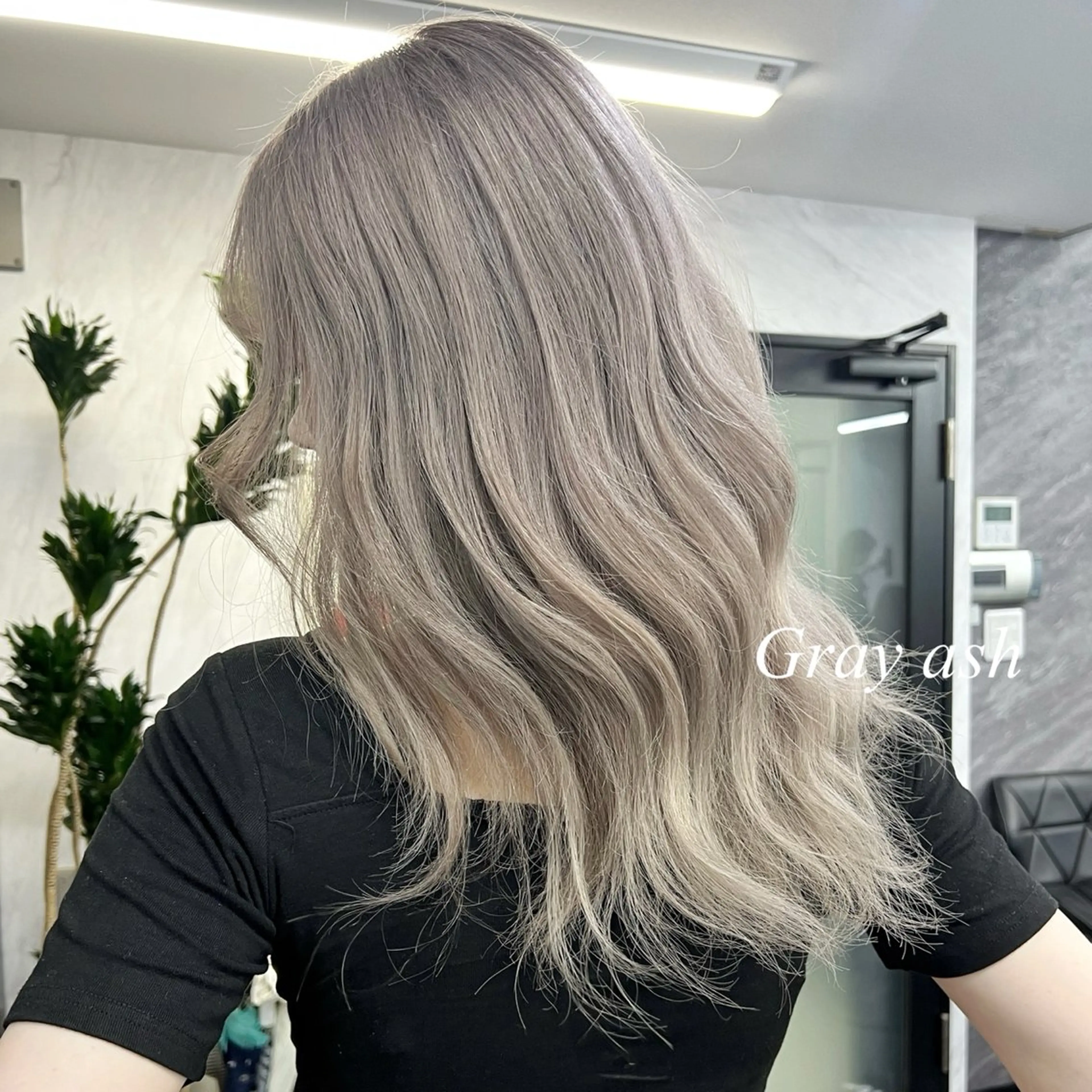 セミロング カラー シールエクステ ハイトーンカラー エクステ ヘアカラー シールエクステ特化 ハイトーン、NANAのヘアスタイル