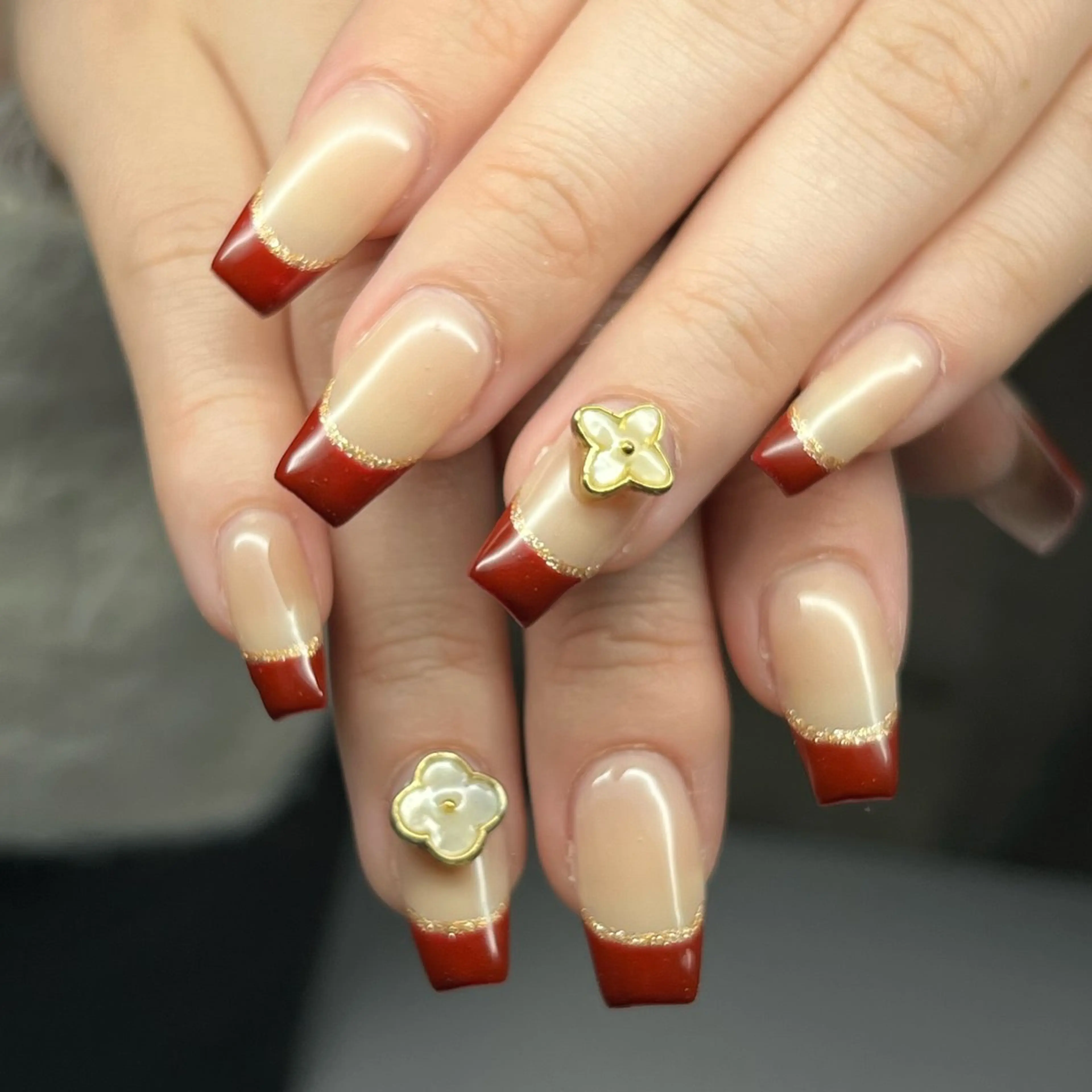 ネイル フレンチネイル ⁸ᵃᵖᵖʸ🐝⋆゜ MöEのネイルデザイン